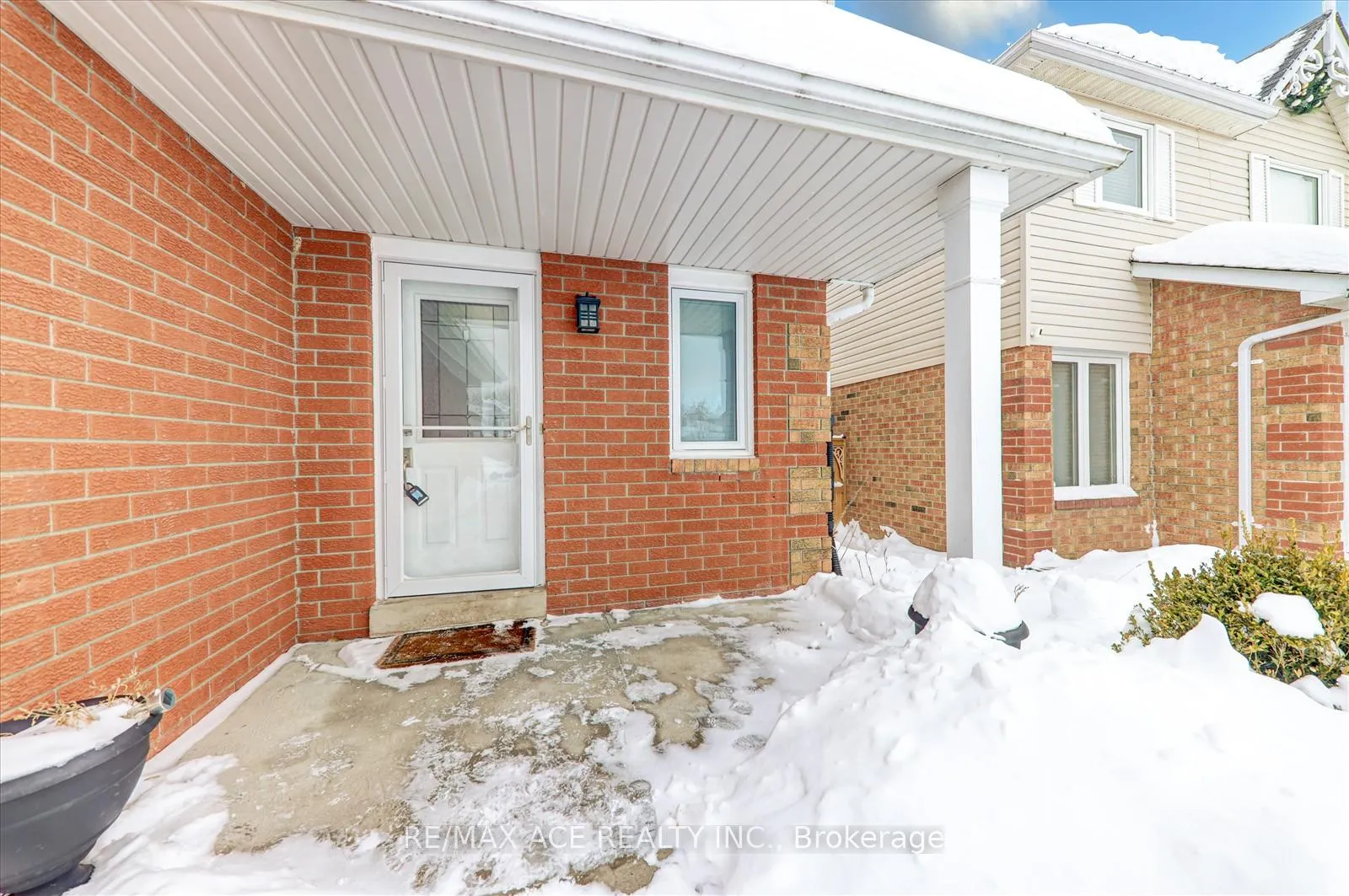 Photo 4 of 78 Hooper Square, Clarington, Bowmanville — HOMEH