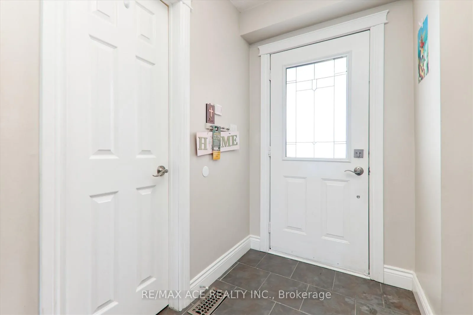 Photo 6 of 78 Hooper Square, Clarington, Bowmanville — HOMEH