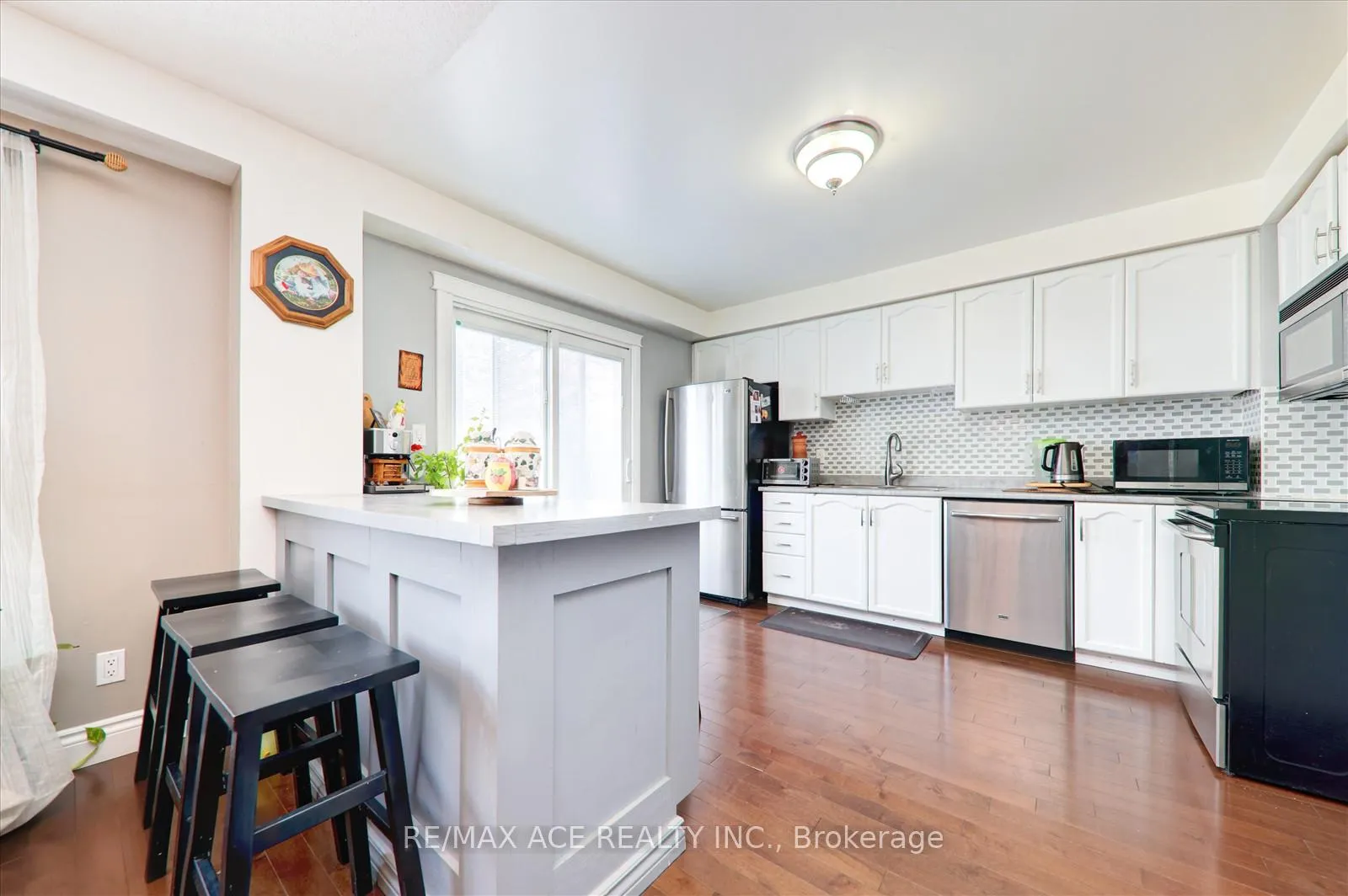 Photo 12 of 78 Hooper Square, Clarington, Bowmanville — HOMEH