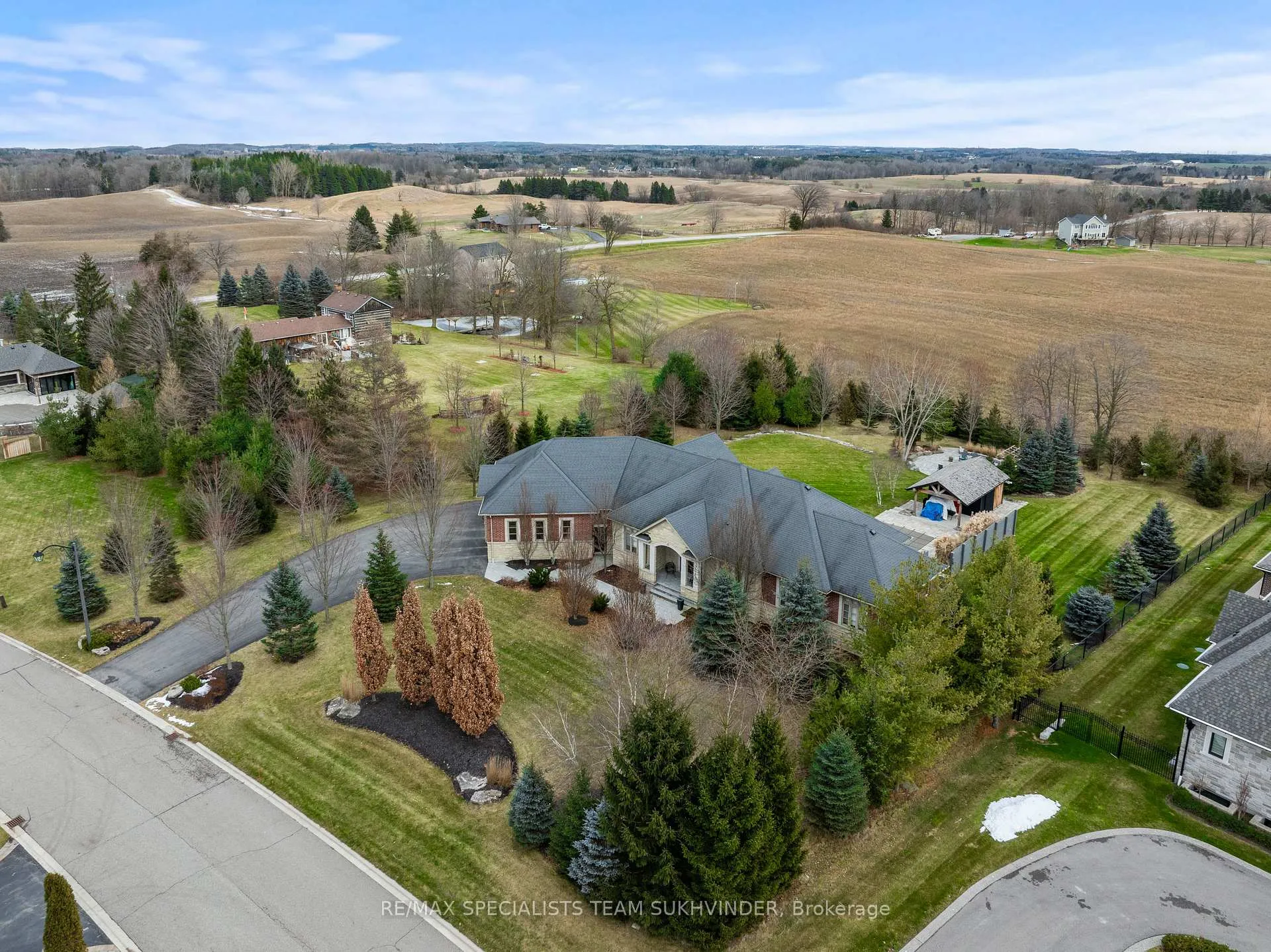 Photo 3 of 5 Cedar Allan Place, Caledon, Palgrave — HOMEH