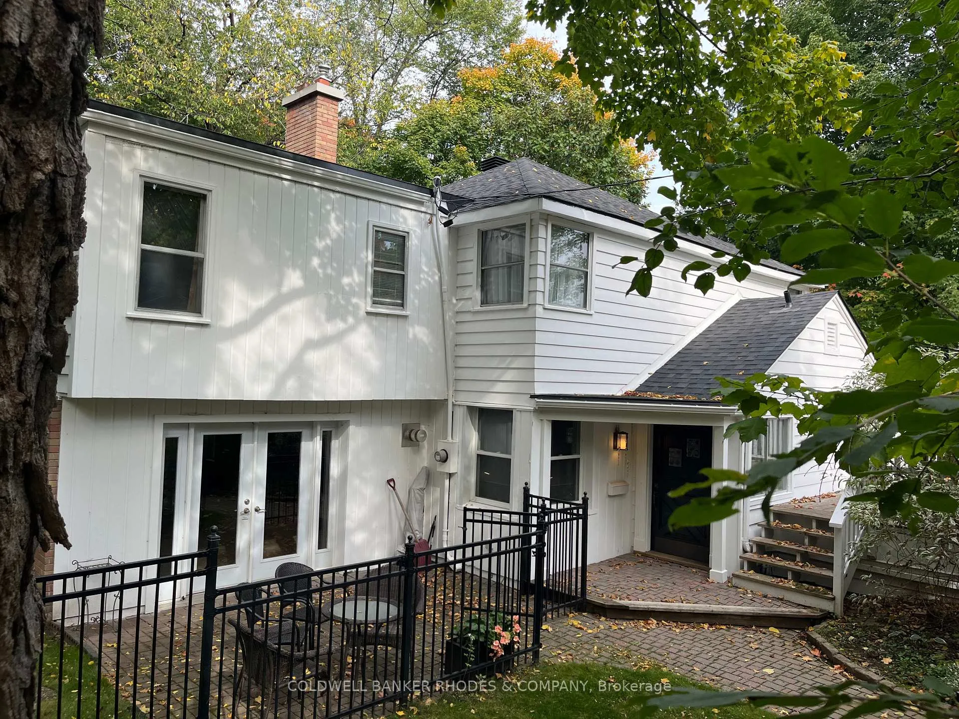 Front of 457 Oakhill Road