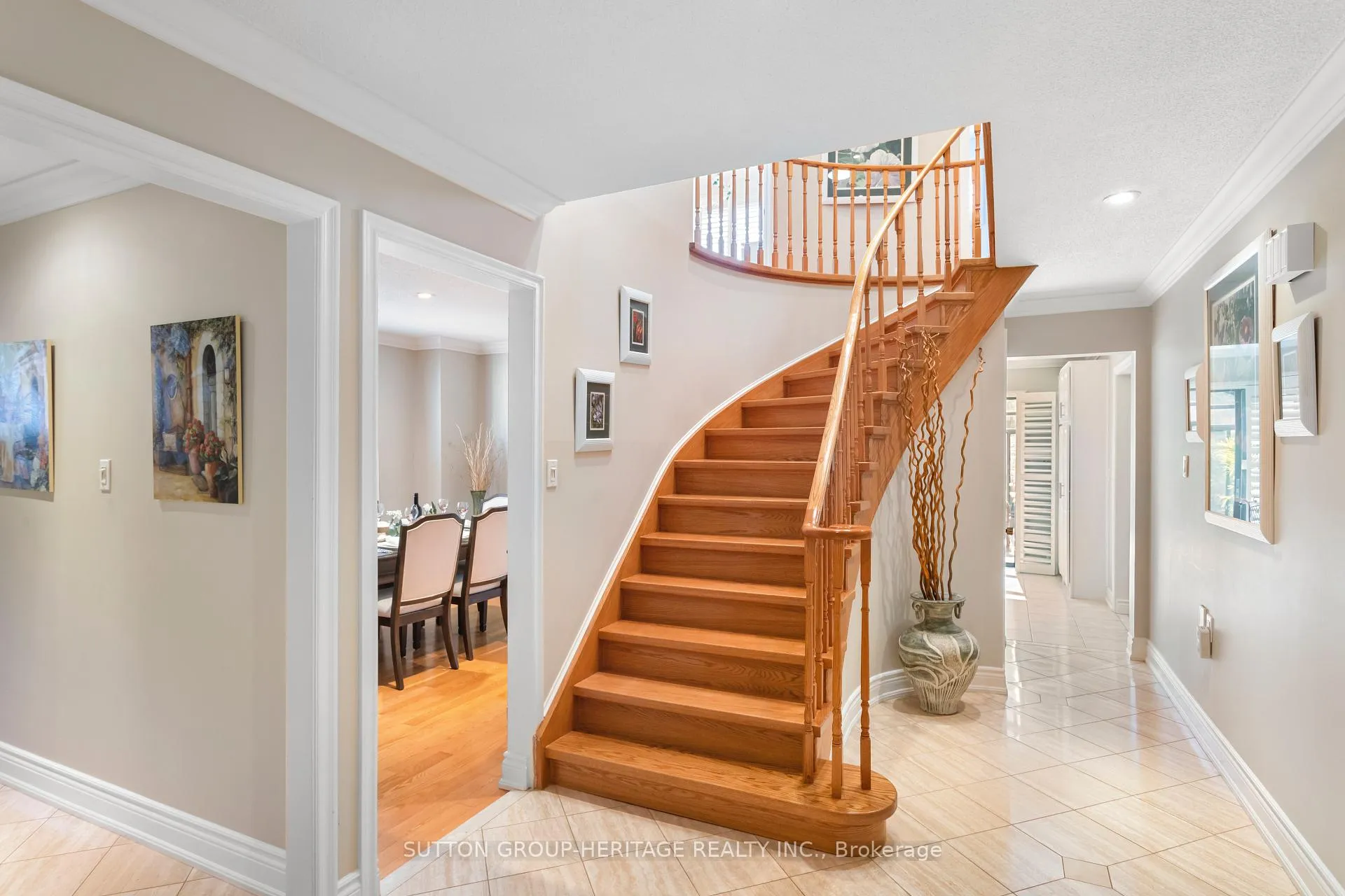 Photo 4 of 129 Tilman Circle, Markham, Markham Village — HOMEH