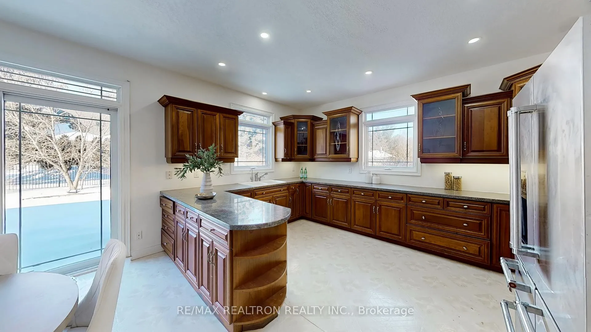 Photo 6 of 520 Falconridge Crescent, Kitchener — HOMEH