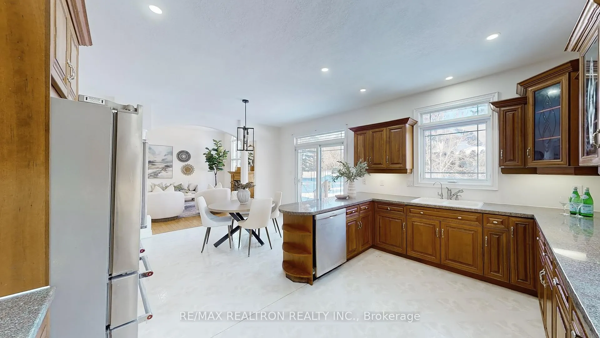 Photo 7 of 520 Falconridge Crescent, Kitchener — HOMEH