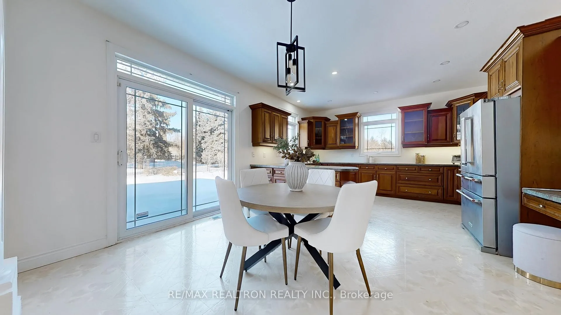 Photo 8 of 520 Falconridge Crescent, Kitchener — HOMEH