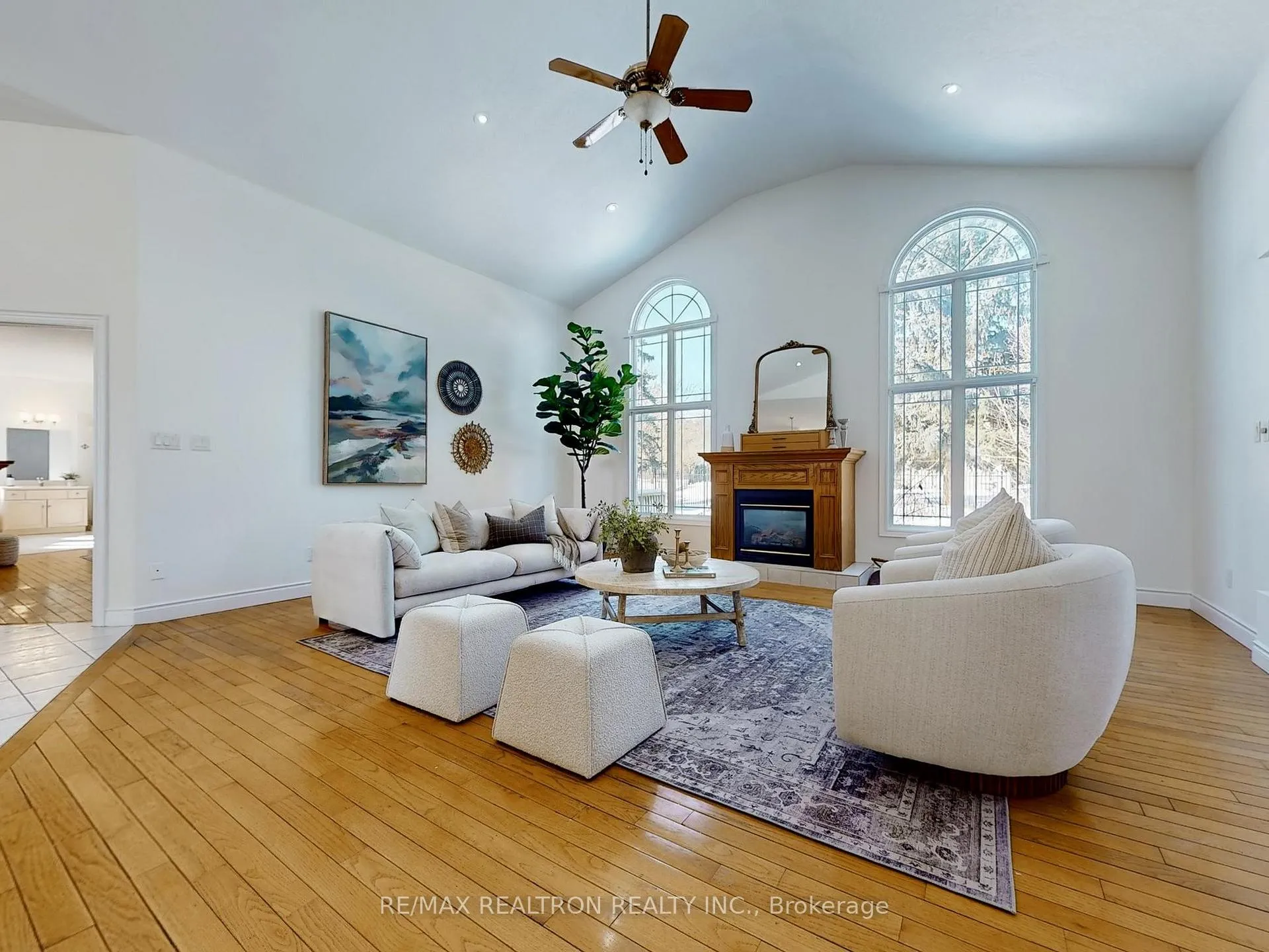 Photo 10 of 520 Falconridge Crescent, Kitchener — HOMEH