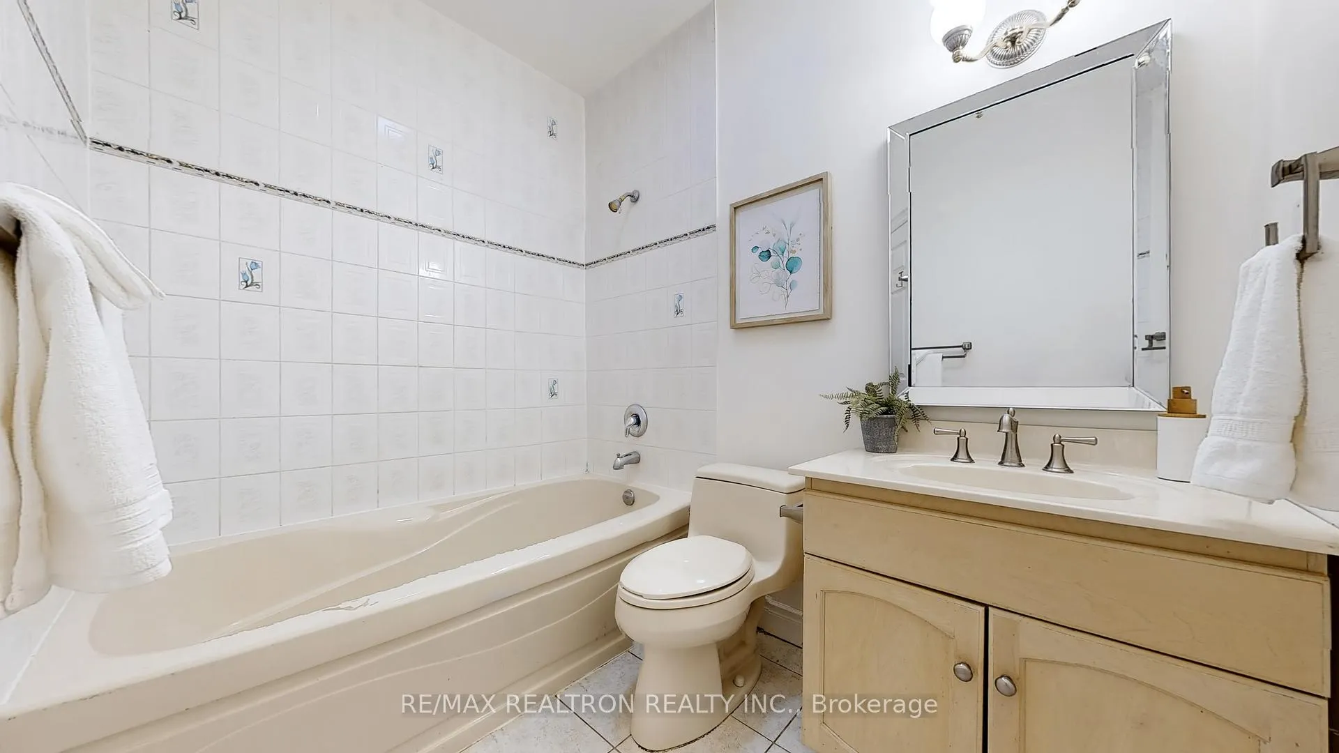 Photo 21 of 520 Falconridge Crescent, Kitchener — HOMEH
