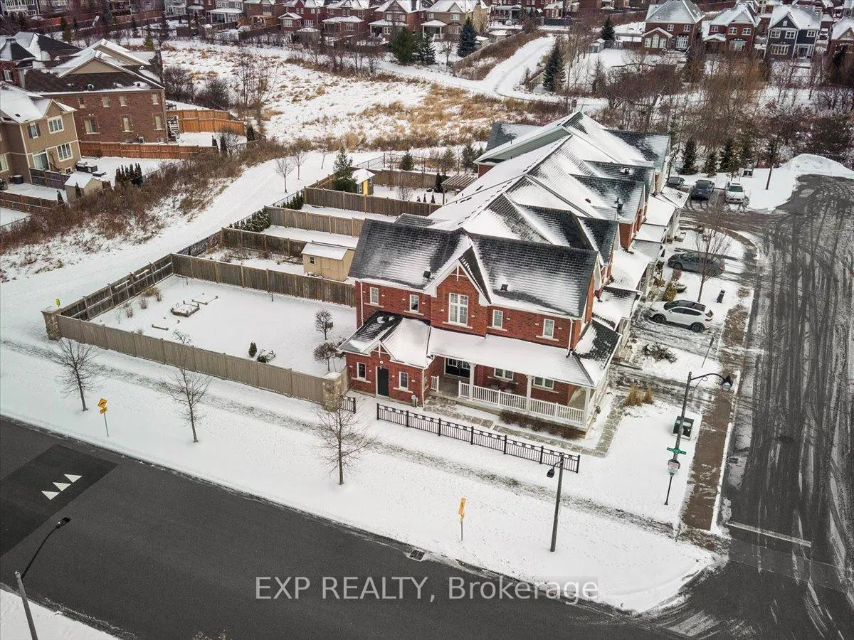 Photo 5 of 4 Hadleigh Way, Whitby, Brooklin — HOMEH