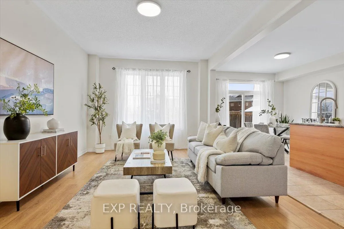 Photo 9 of 4 Hadleigh Way, Whitby, Brooklin — HOMEH