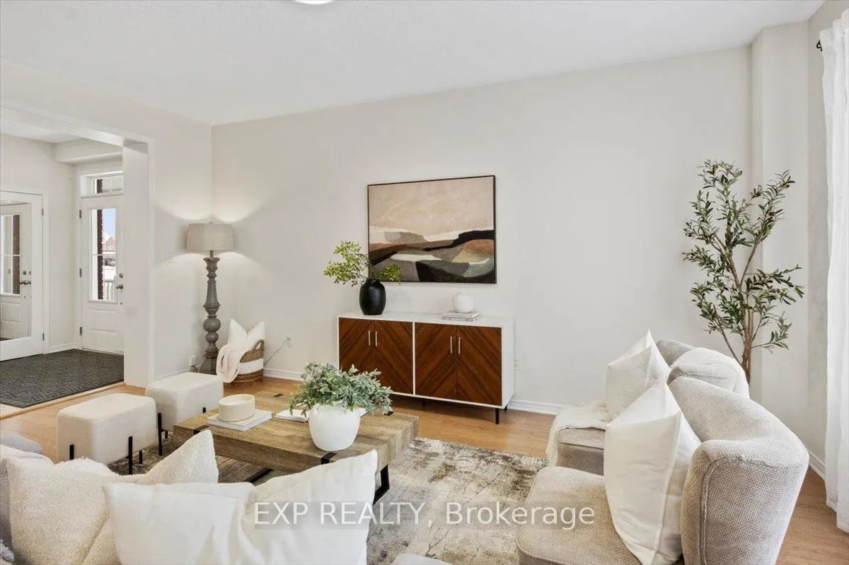 Photo 10 of 4 Hadleigh Way, Whitby, Brooklin — HOMEH