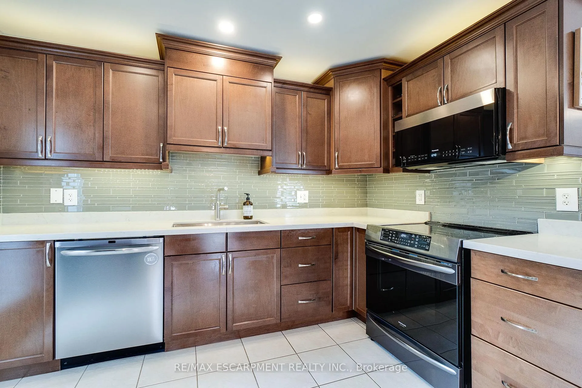 Photo 17 of 5 Donald Crescent, Haldimand — HOMEH
