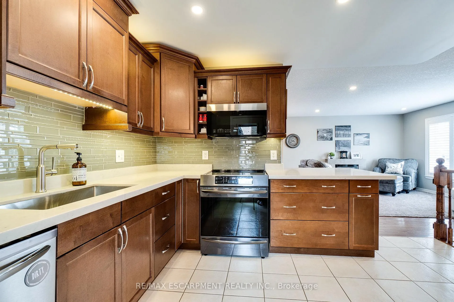 Photo 18 of 5 Donald Crescent, Haldimand — HOMEH