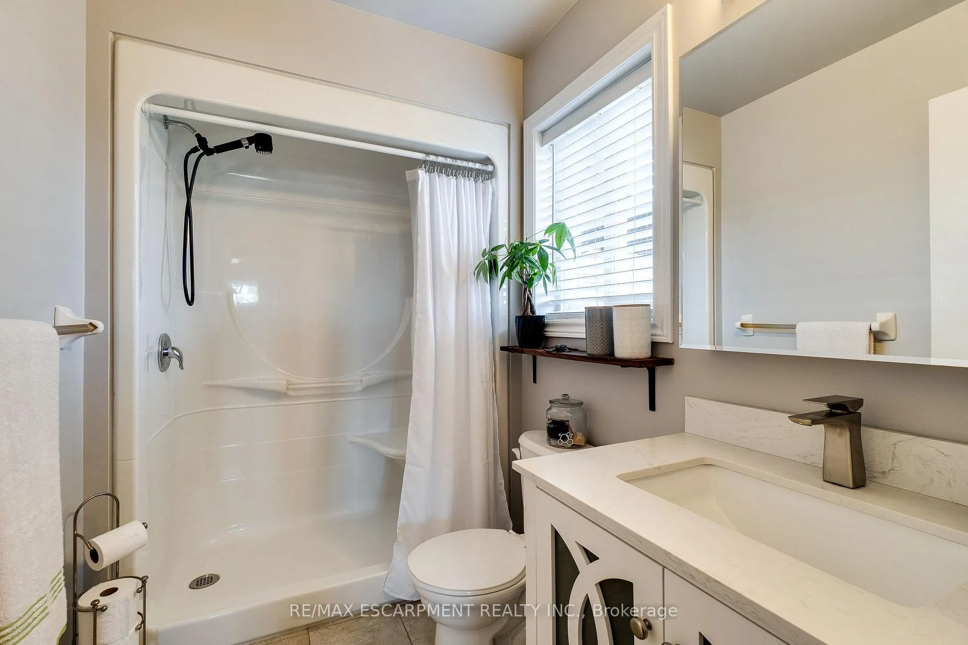 Photo 22 of 5 Donald Crescent, Haldimand — HOMEH