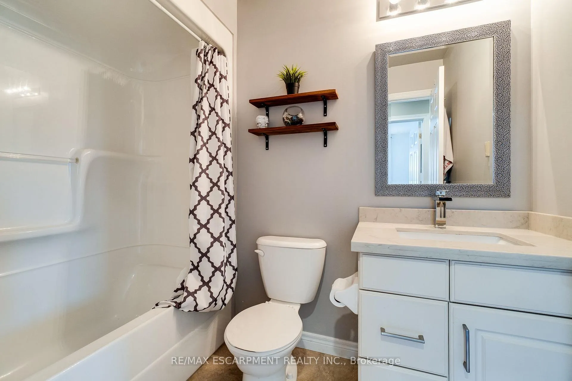 Photo 27 of 5 Donald Crescent, Haldimand — HOMEH