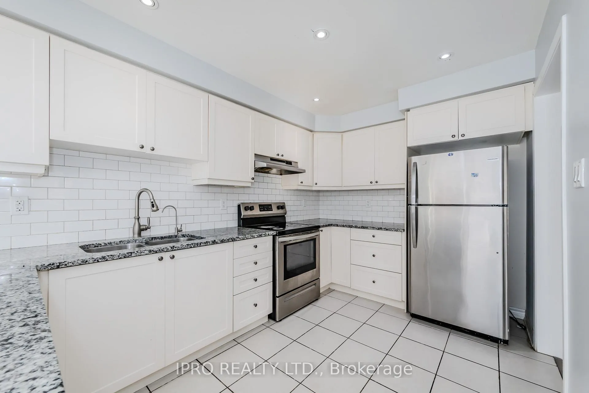 Photo 17 of 102 Watermill Street, Kitchener, Doon South — HOMEH