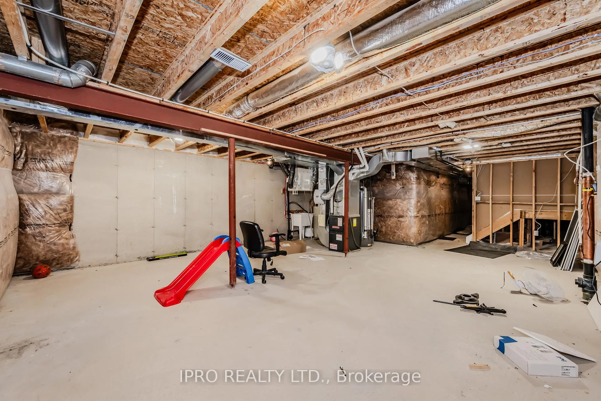 Photo 35 of 102 Watermill Street, Kitchener, Doon South — HOMEH
