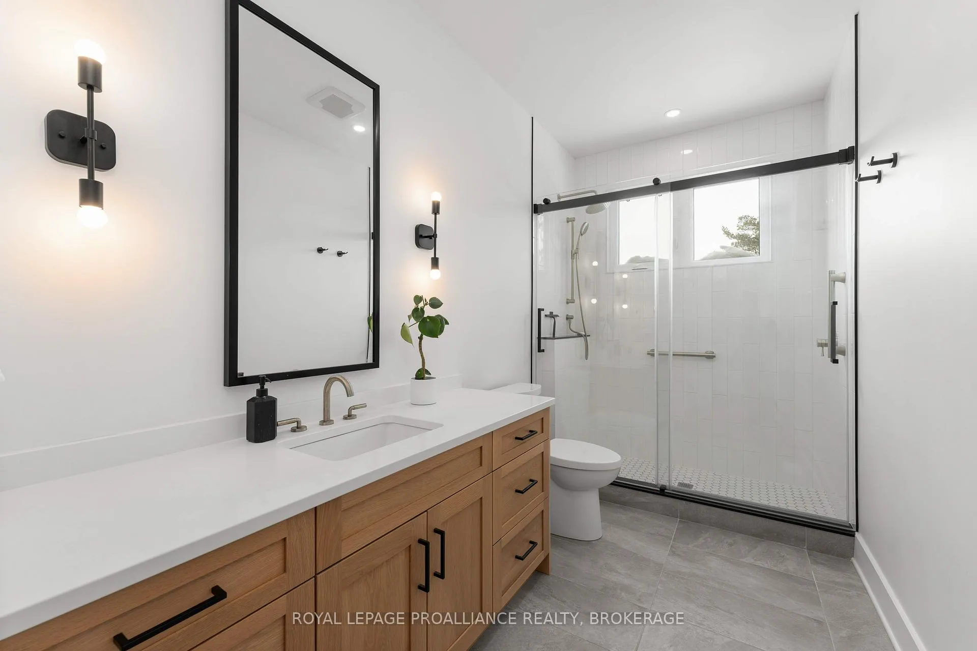 Photo 32 of 13 Crerar Boulevard, Kingston, City Southwest — HOMEH