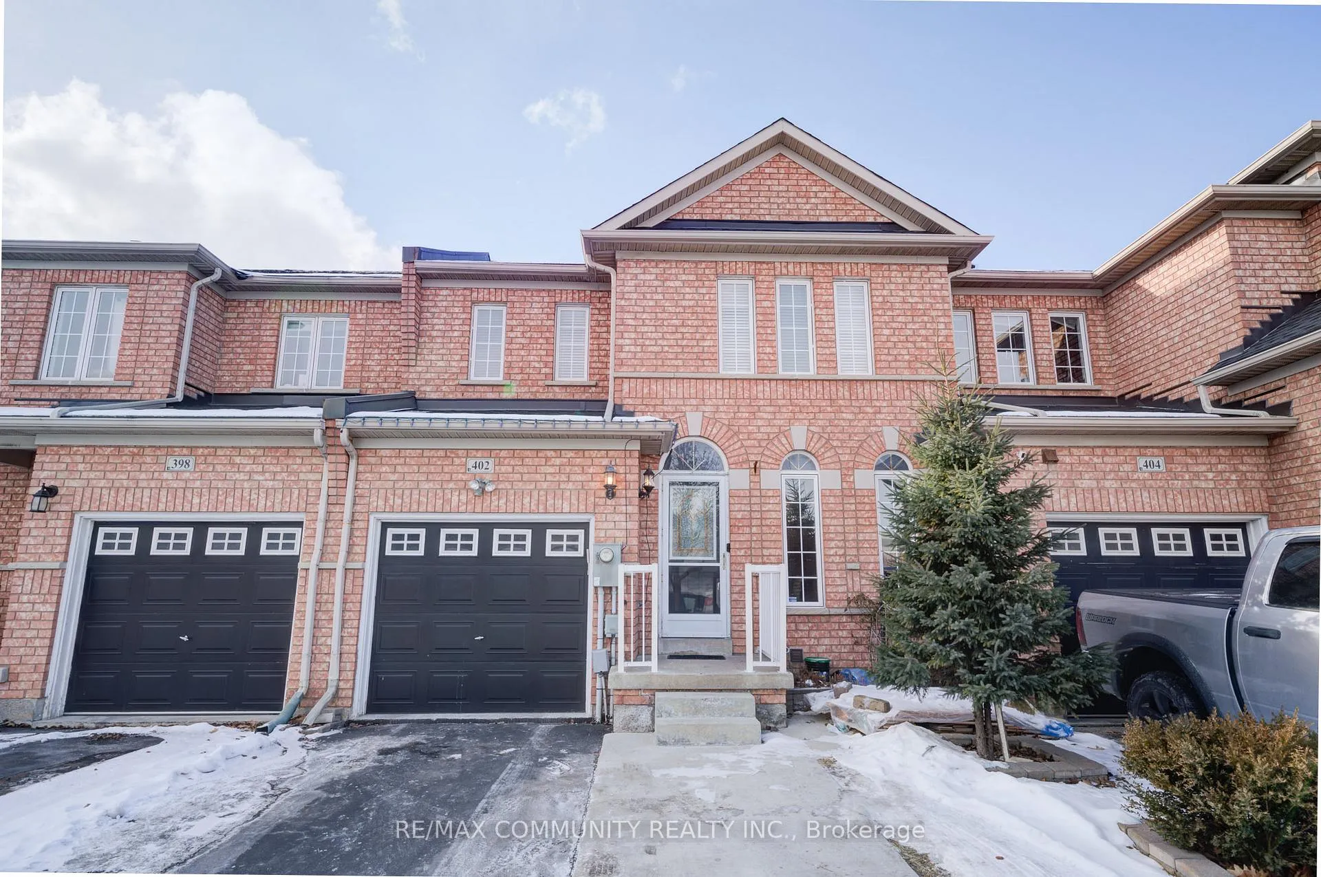 Photo 3 of 402 Hawkview Boulevard, Vaughan, Vellore Village — HOMEH