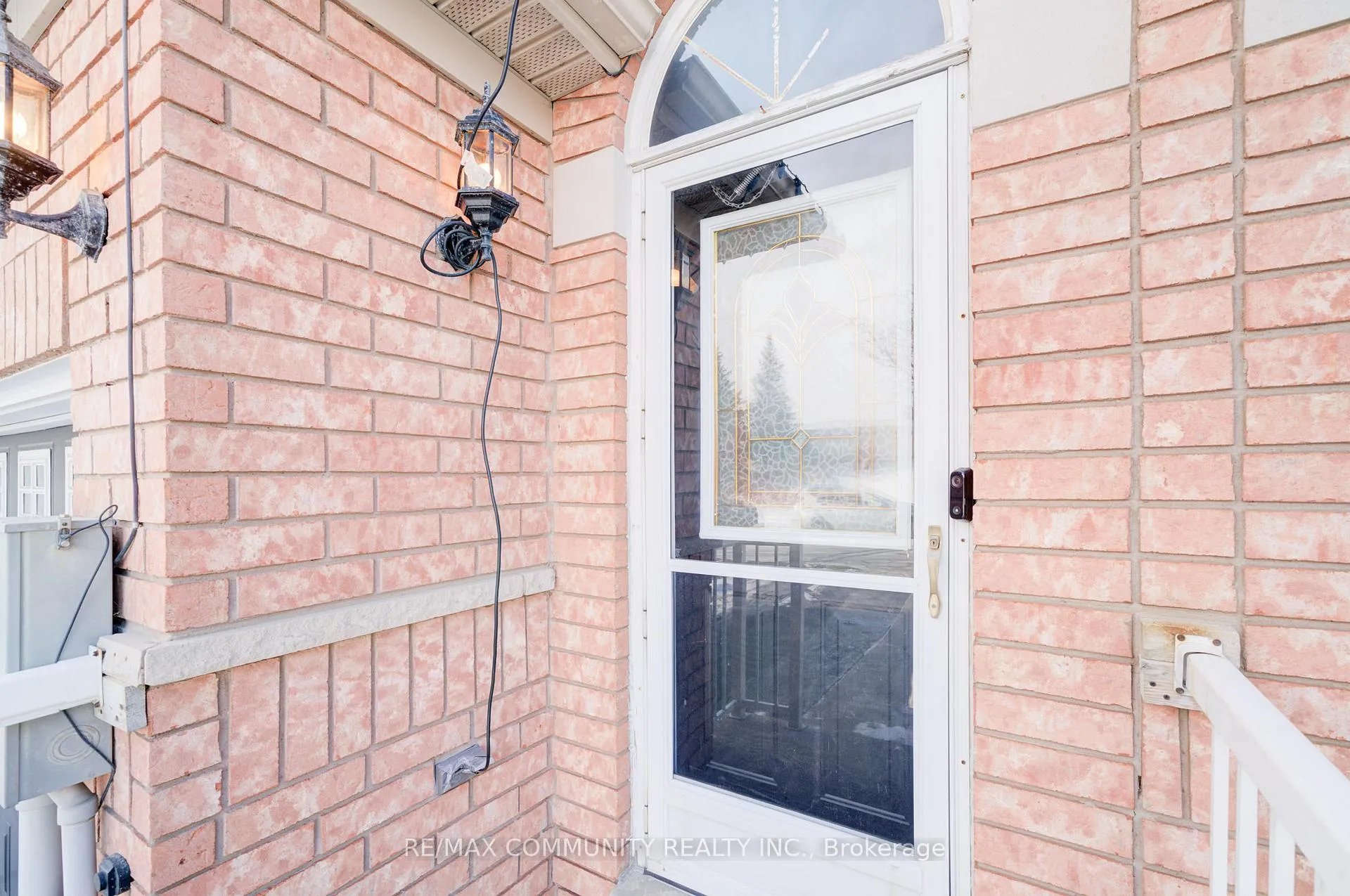 Photo 5 of 402 Hawkview Boulevard, Vaughan, Vellore Village — HOMEH