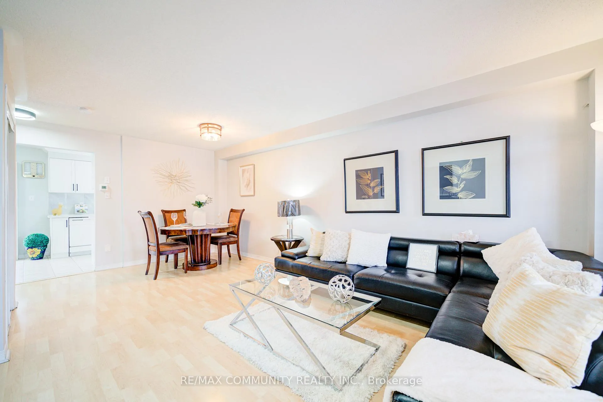 Photo 7 of 402 Hawkview Boulevard, Vaughan, Vellore Village — HOMEH
