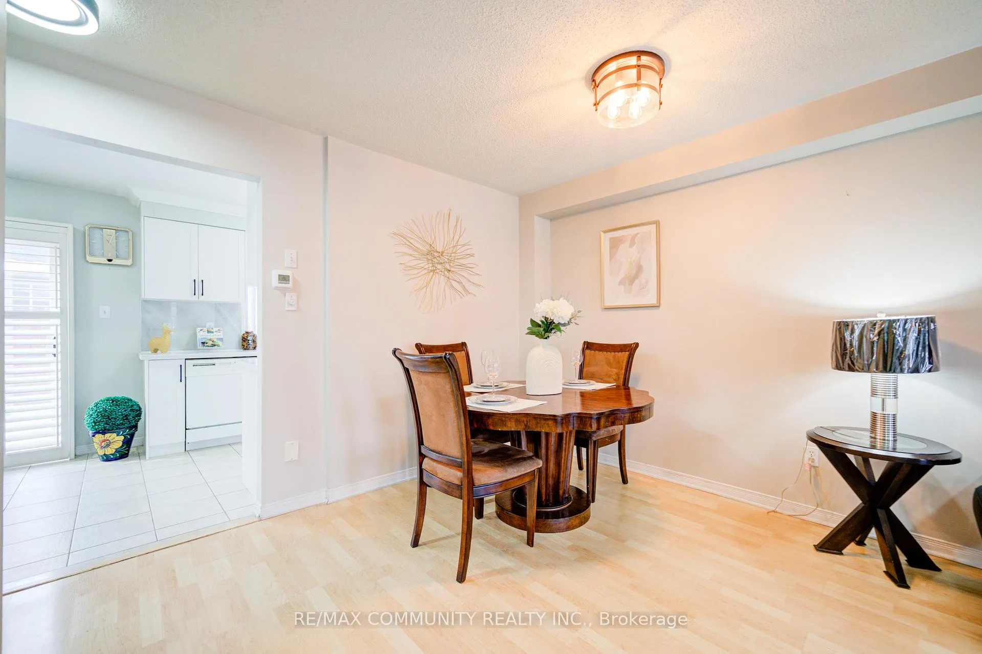 Photo 10 of 402 Hawkview Boulevard, Vaughan, Vellore Village — HOMEH