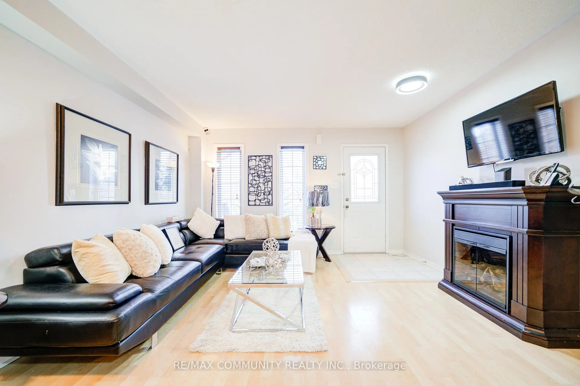 Photo 11 of 402 Hawkview Boulevard, Vaughan, Vellore Village — HOMEH