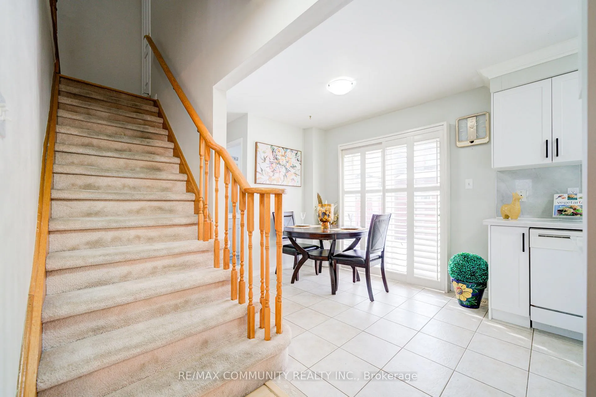 Photo 14 of 402 Hawkview Boulevard, Vaughan, Vellore Village — HOMEH