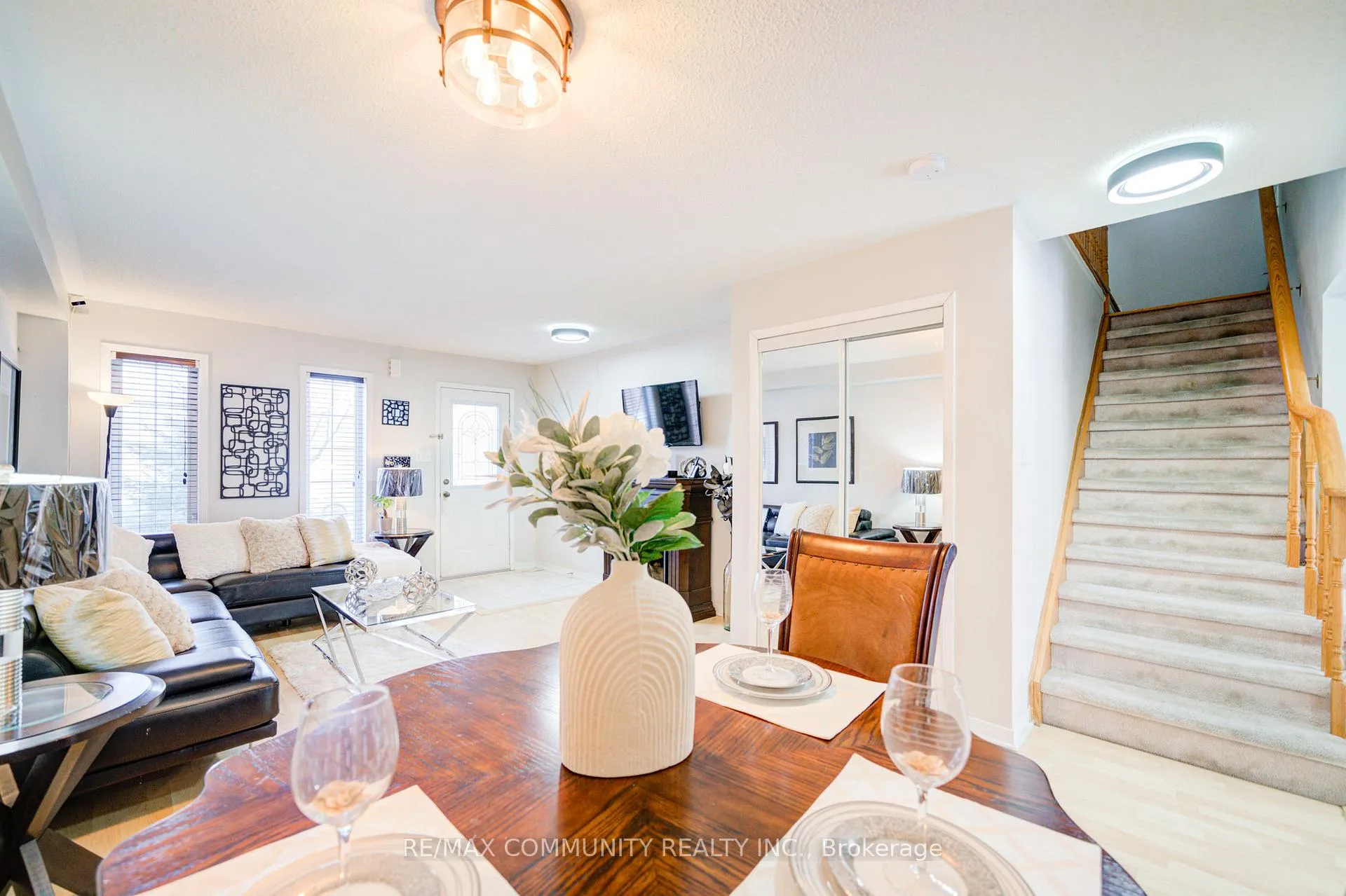 Photo 15 of 402 Hawkview Boulevard, Vaughan, Vellore Village — HOMEH