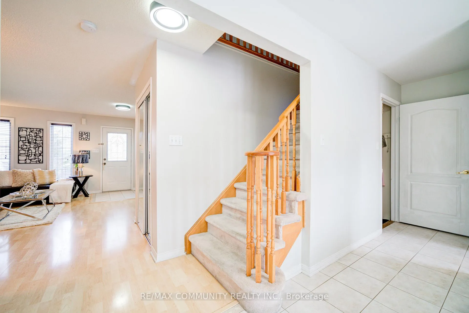 Photo 16 of 402 Hawkview Boulevard, Vaughan, Vellore Village — HOMEH