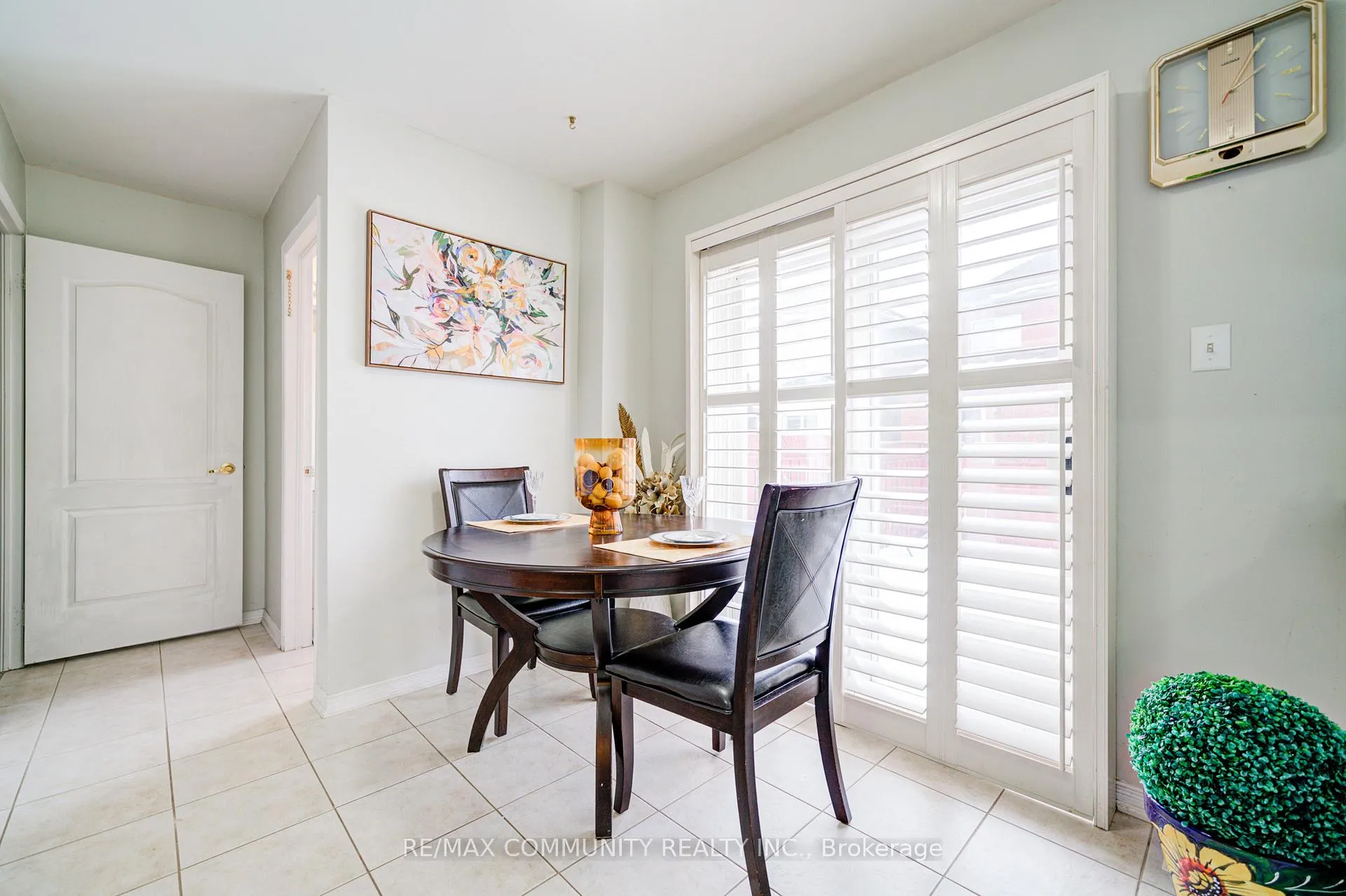 Photo 17 of 402 Hawkview Boulevard, Vaughan, Vellore Village — HOMEH