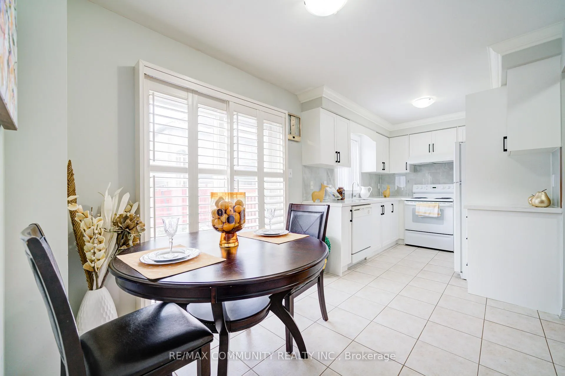 Photo 18 of 402 Hawkview Boulevard, Vaughan, Vellore Village — HOMEH