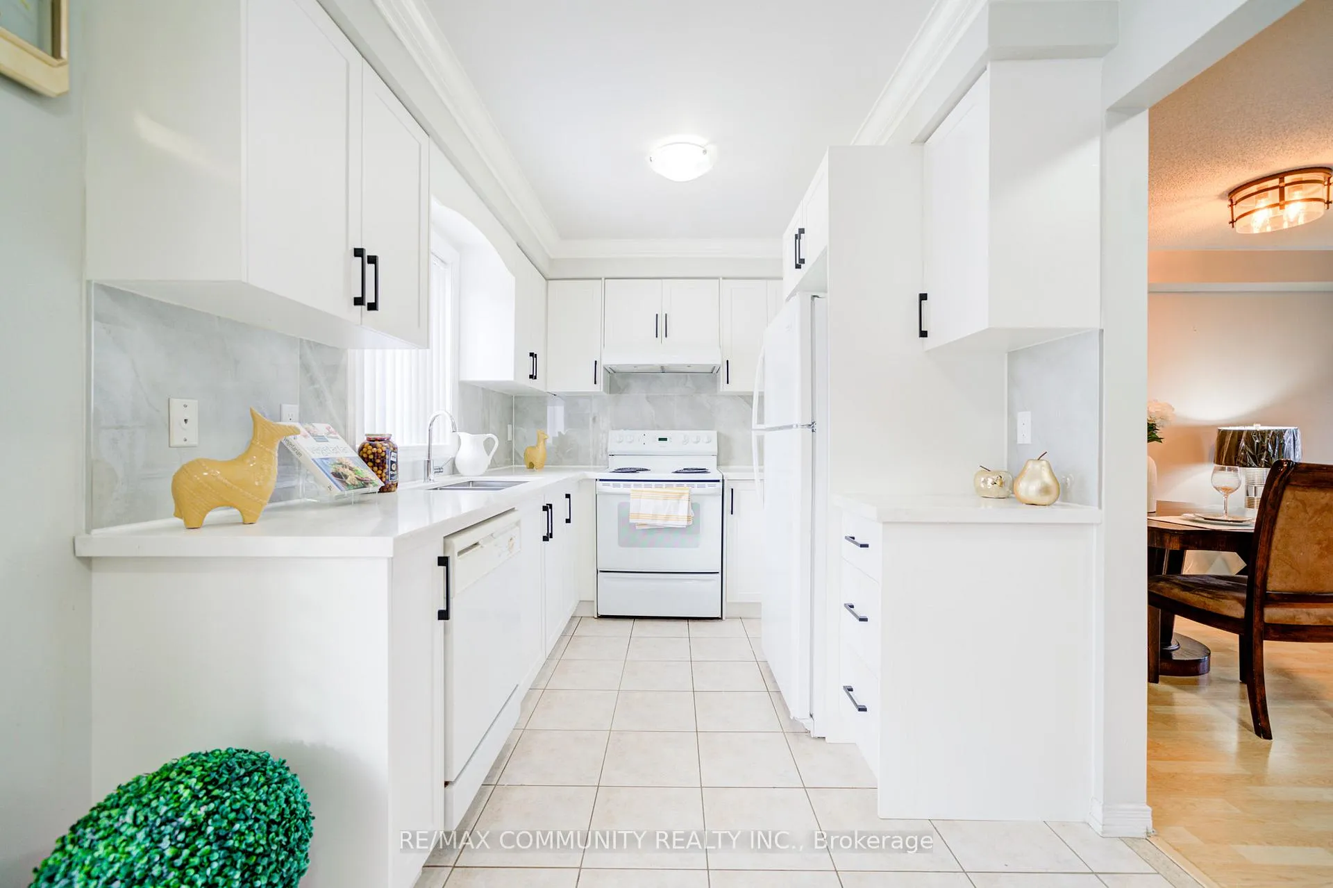 Photo 22 of 402 Hawkview Boulevard, Vaughan, Vellore Village — HOMEH