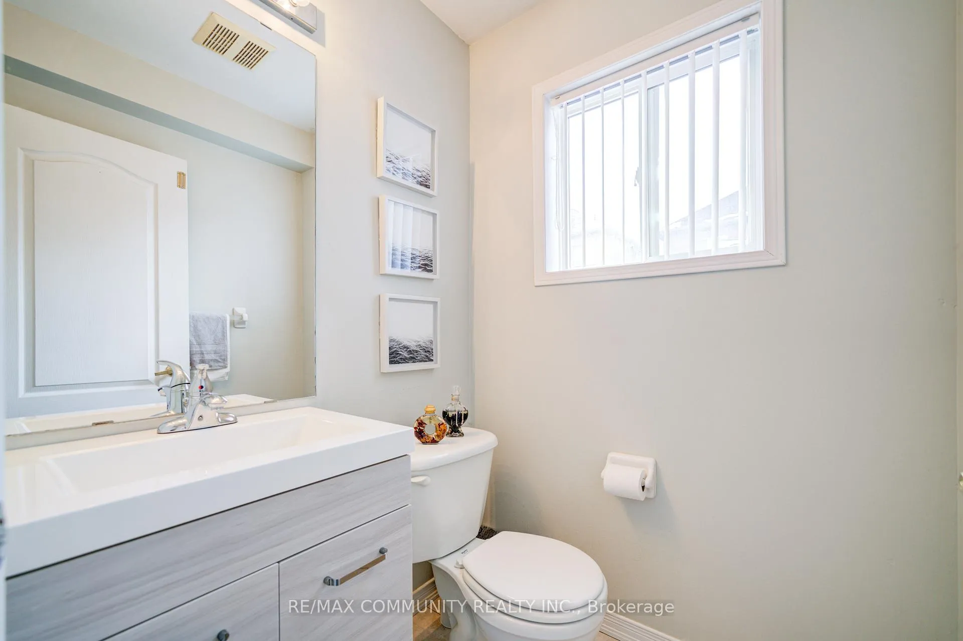 Photo 26 of 402 Hawkview Boulevard, Vaughan, Vellore Village — HOMEH