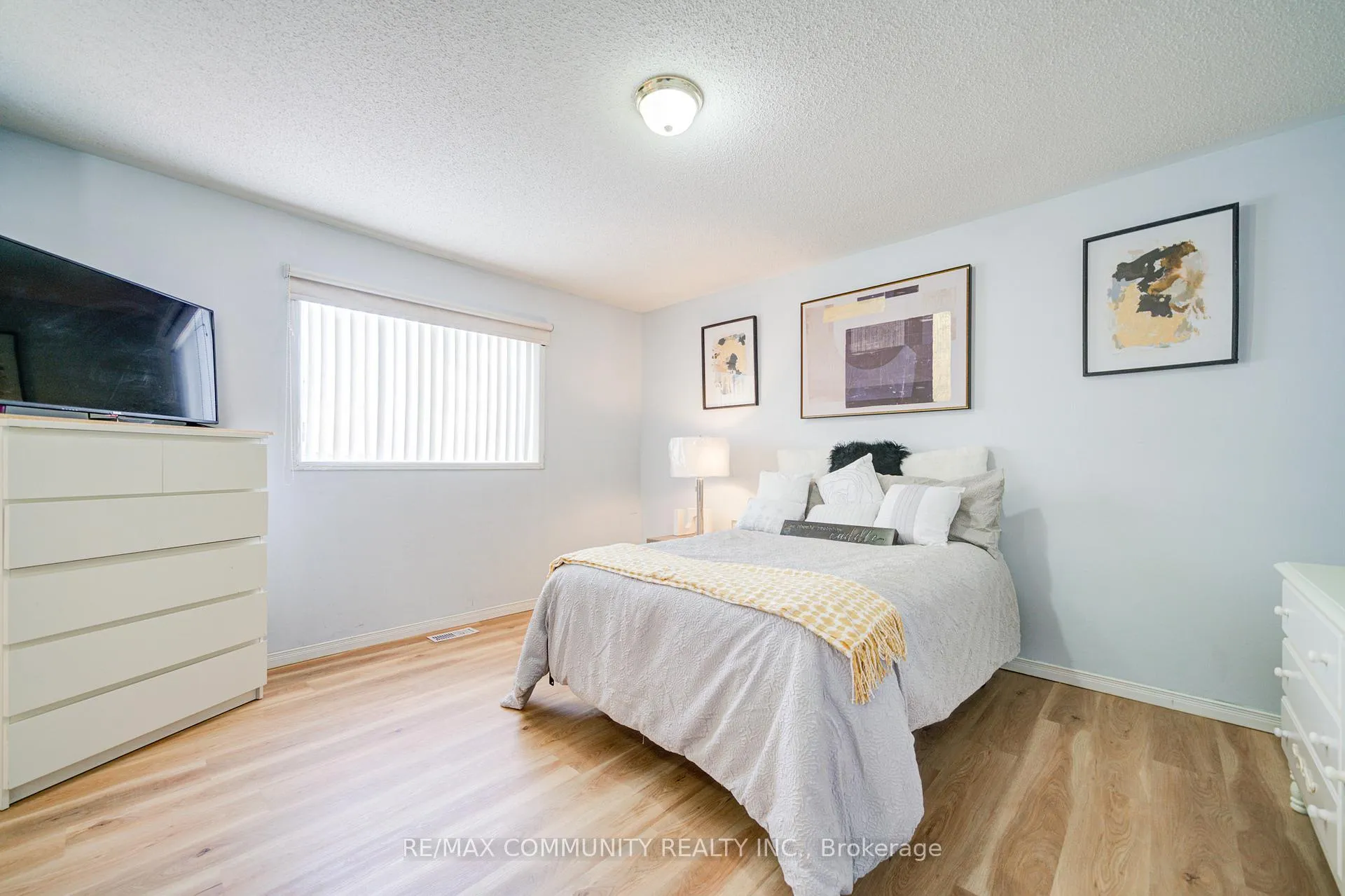 Photo 37 of 402 Hawkview Boulevard, Vaughan, Vellore Village — HOMEH