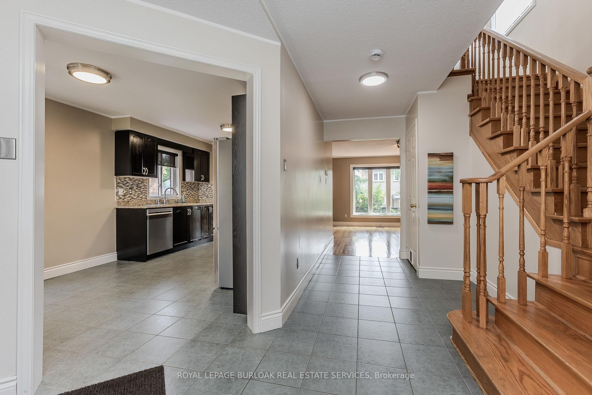Photo 5 of 561 Phoebe Crescent, Burlington, Appleby — HOMEH