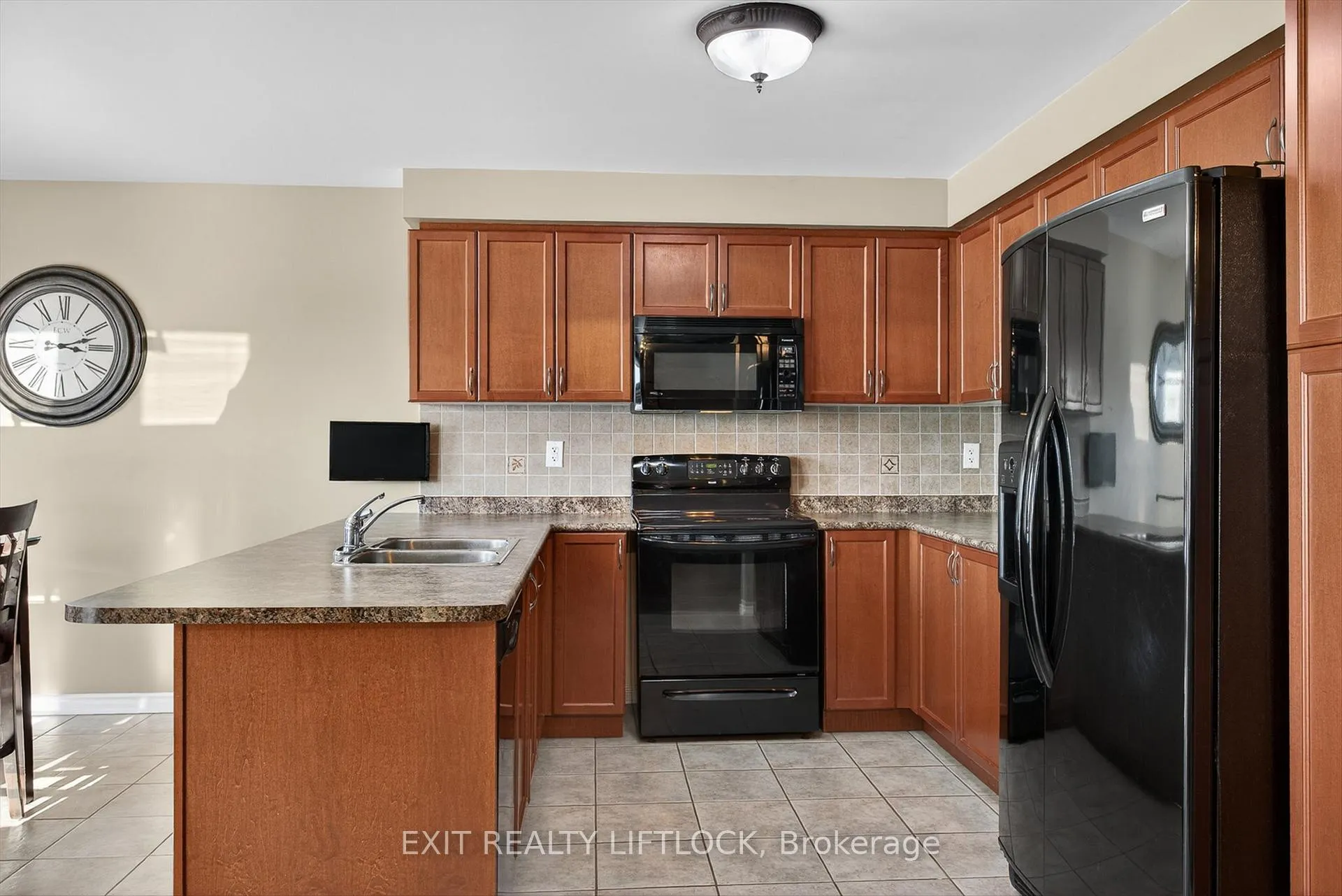 Photo 6 of 1403 Ireland Drive, Peterborough, Monaghan Ward 2 — HOMEH