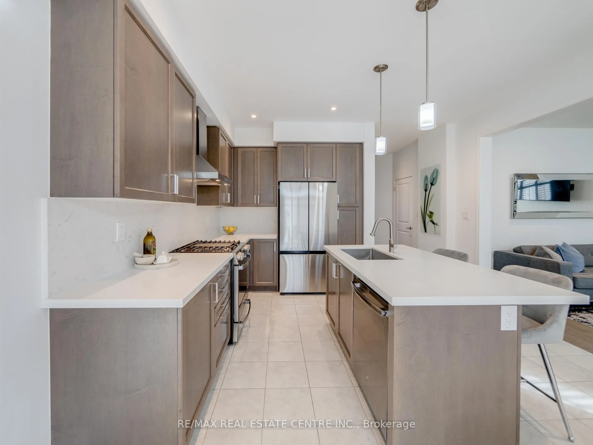 Photo 14 of 25 Malcolm Crescent, Haldimand — HOMEH