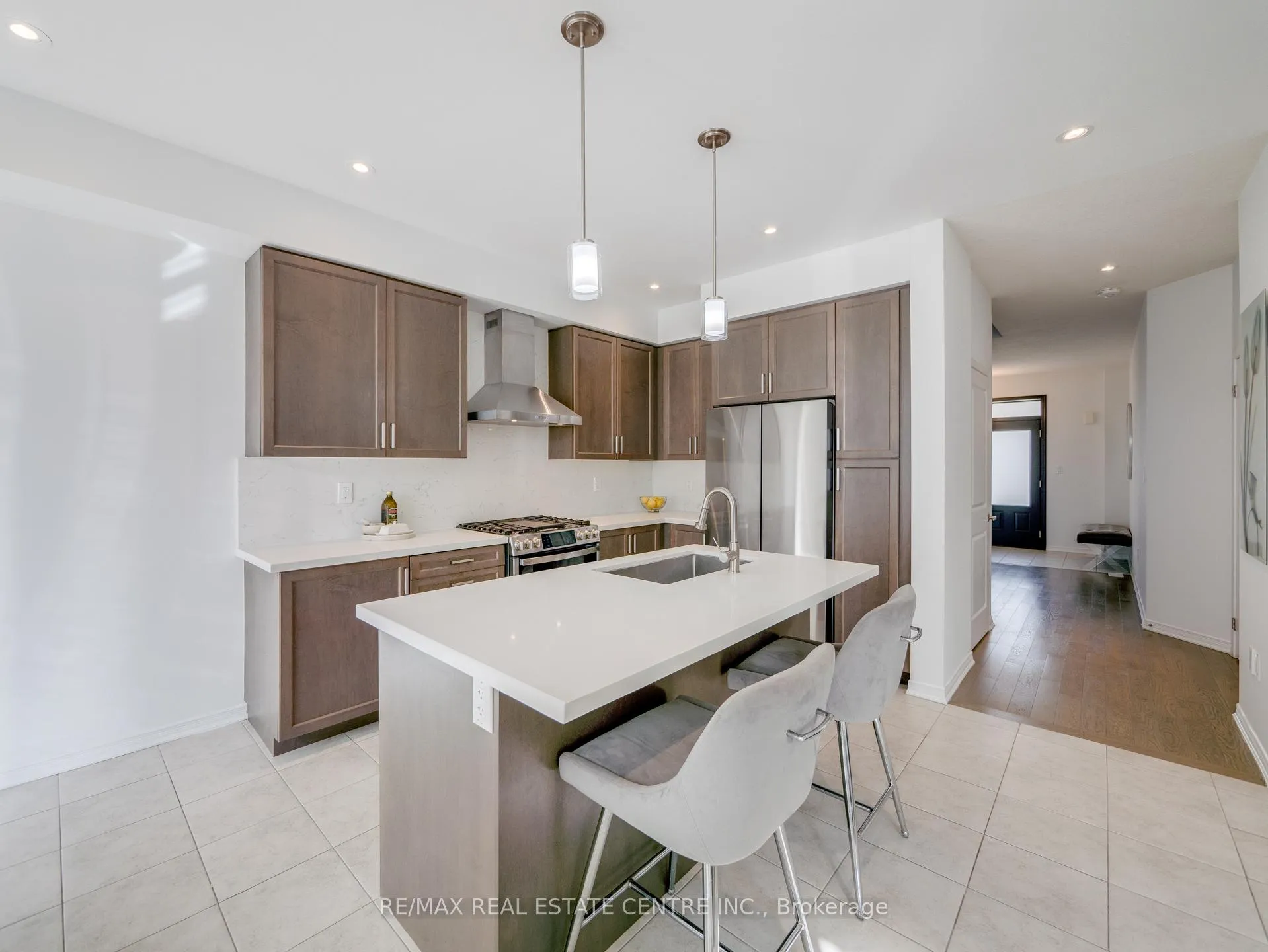 Photo 15 of 25 Malcolm Crescent, Haldimand — HOMEH