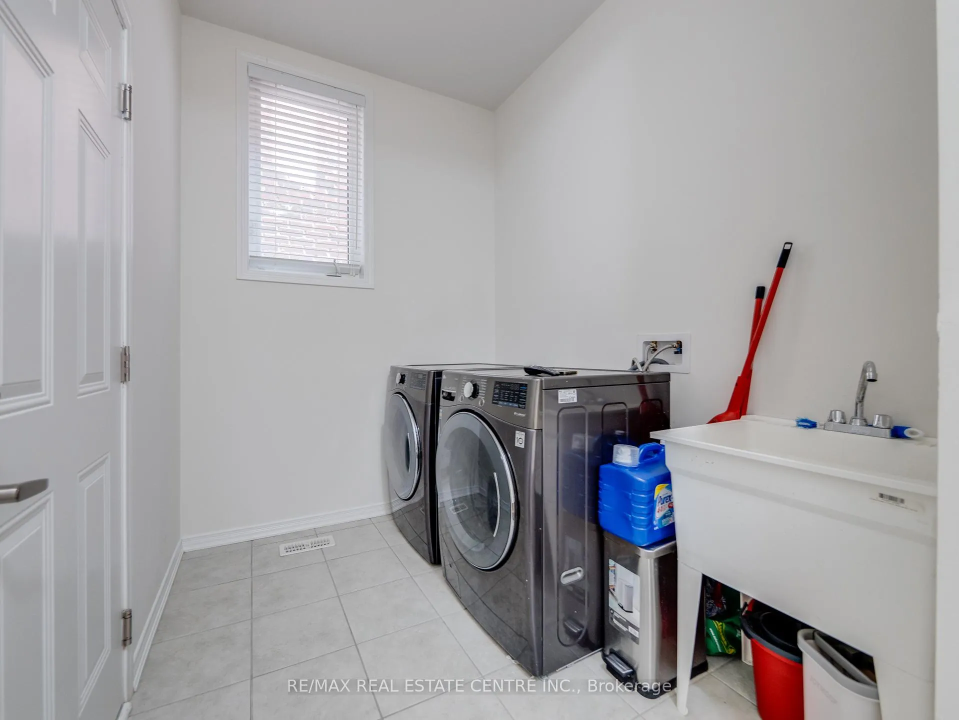 Photo 17 of 25 Malcolm Crescent, Haldimand — HOMEH