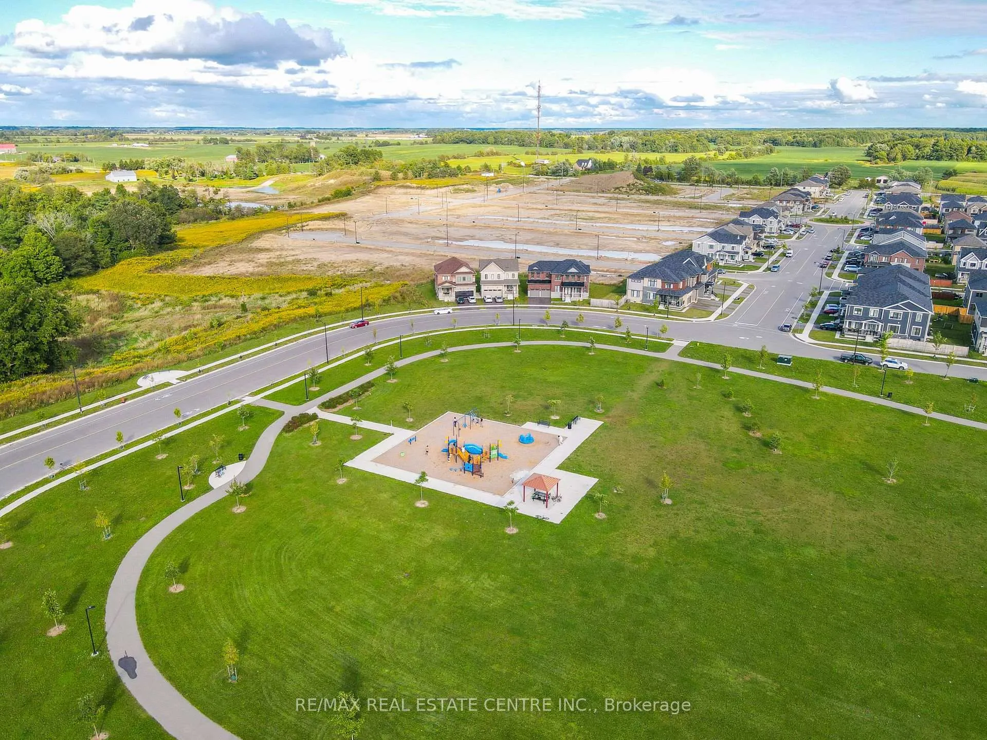 Photo 37 of 25 Malcolm Crescent, Haldimand — HOMEH