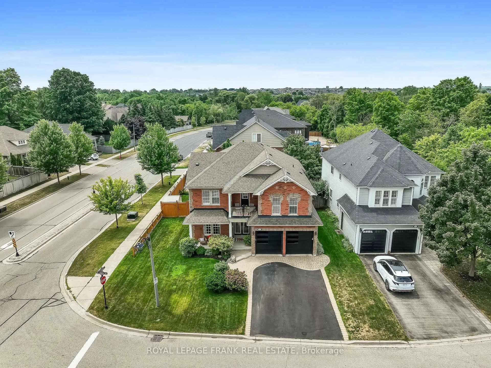 Photo 2 of 2 Braddock Court, Whitby, Brooklin — HOMEH