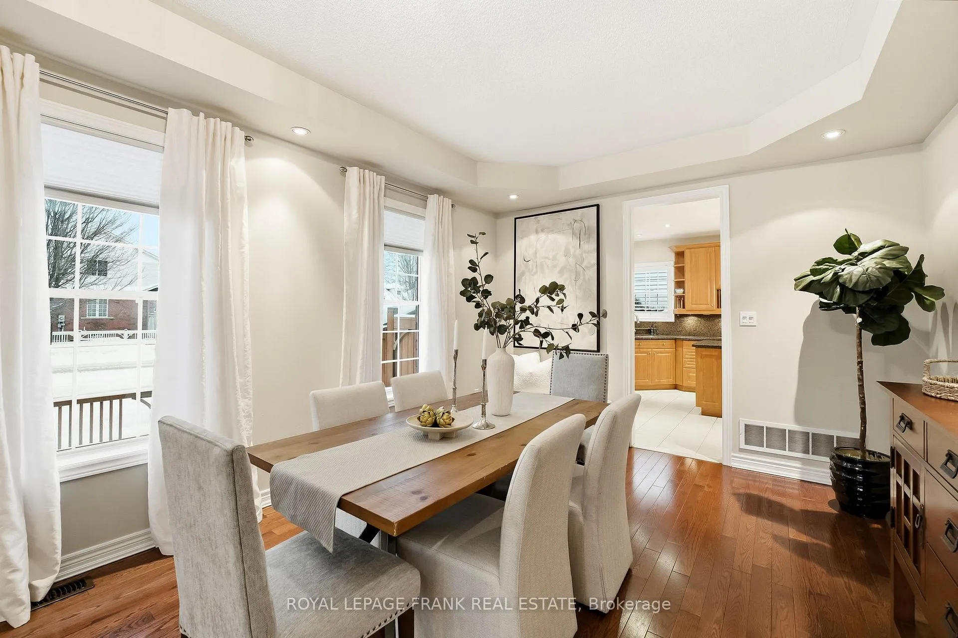 Photo 9 of 2 Braddock Court, Whitby, Brooklin — HOMEH