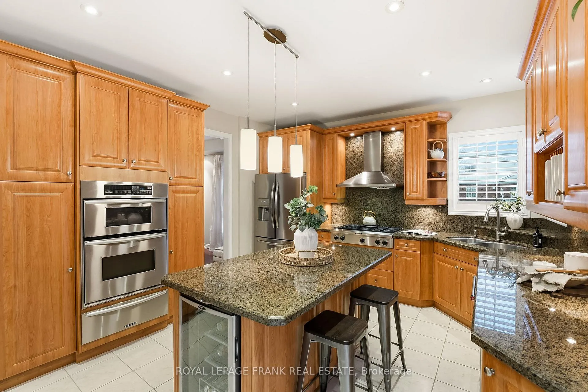 Photo 15 of 2 Braddock Court, Whitby, Brooklin — HOMEH