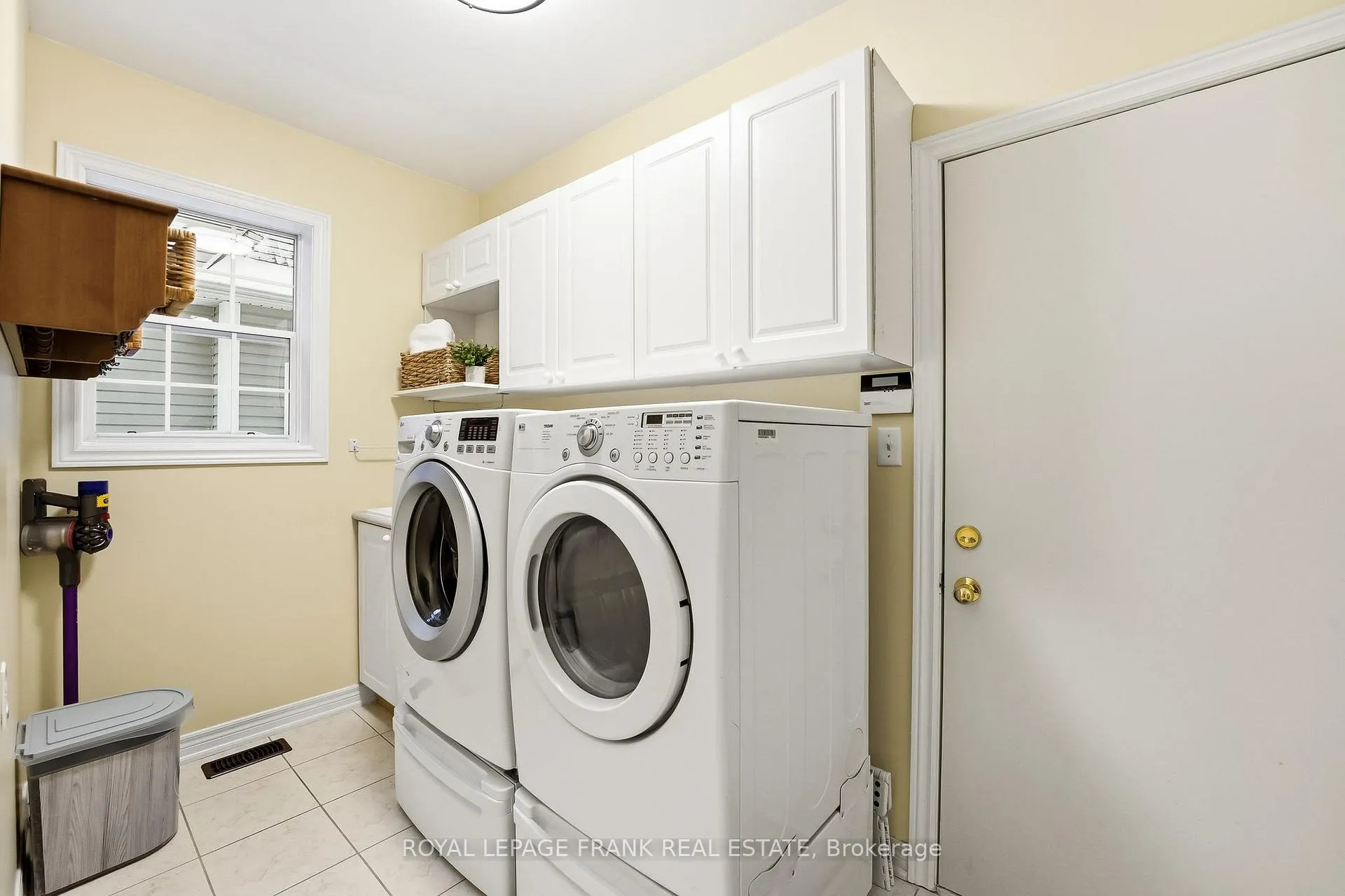 Photo 19 of 2 Braddock Court, Whitby, Brooklin — HOMEH