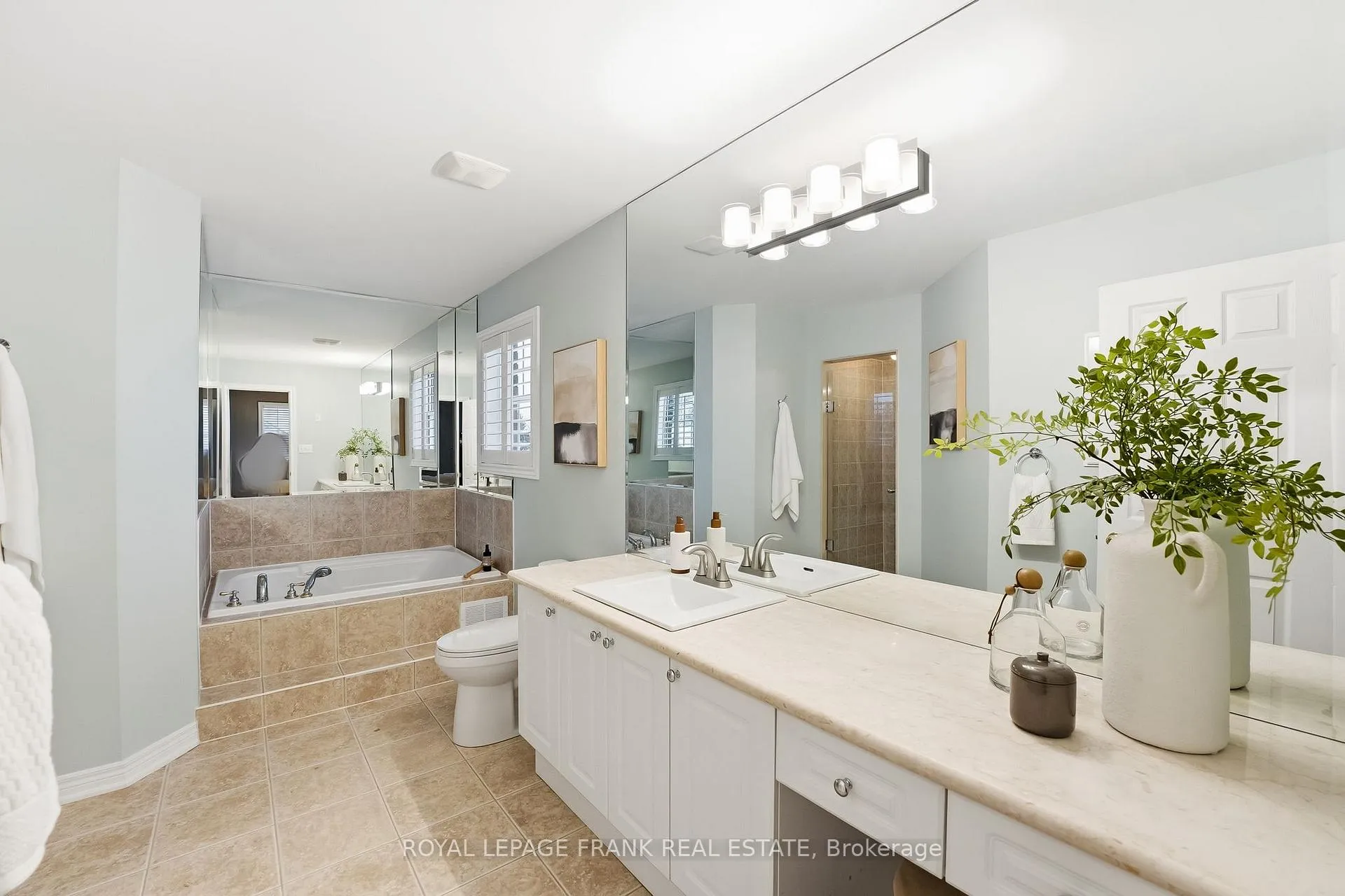 Photo 22 of 2 Braddock Court, Whitby, Brooklin — HOMEH