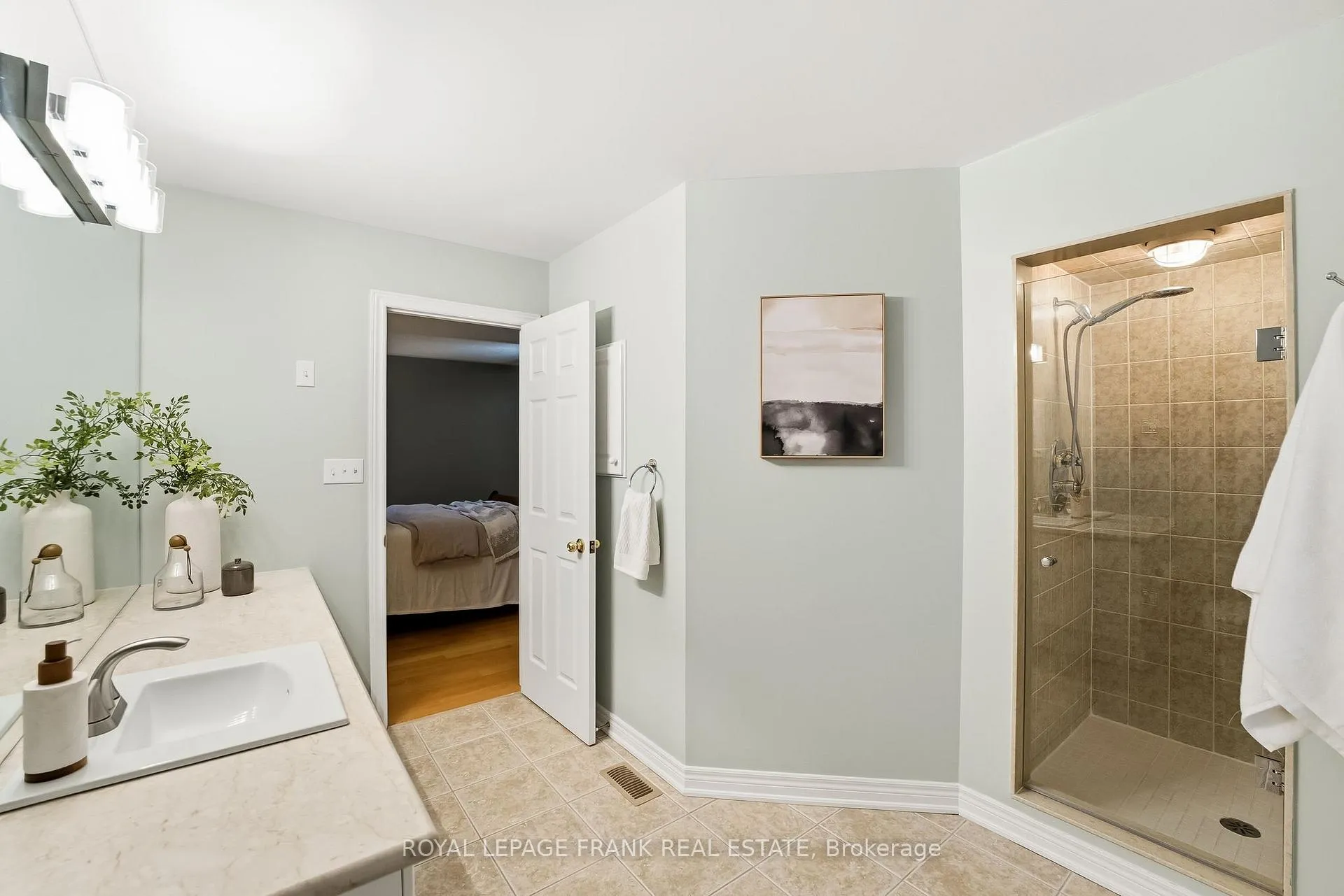 Photo 23 of 2 Braddock Court, Whitby, Brooklin — HOMEH