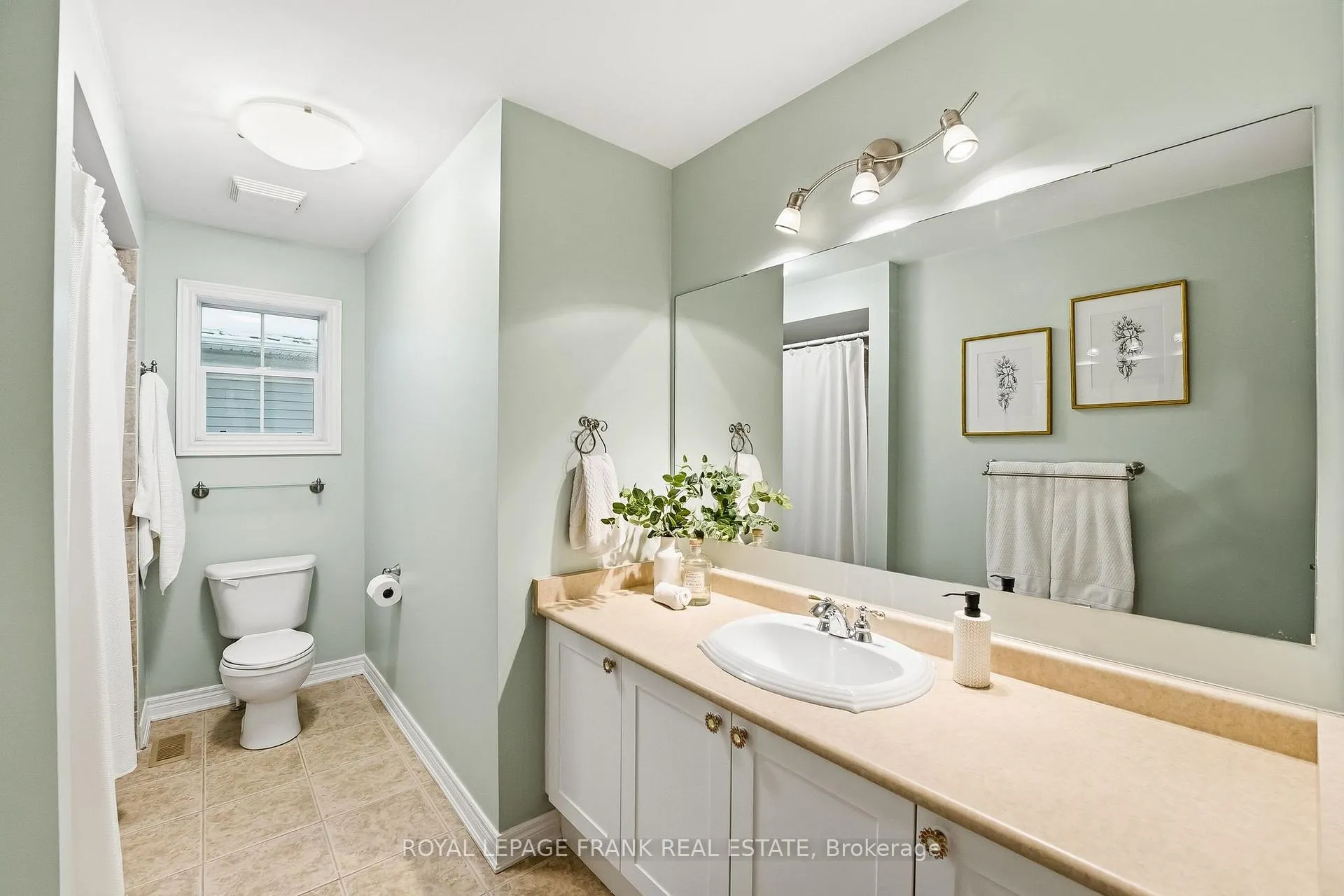 Photo 28 of 2 Braddock Court, Whitby, Brooklin — HOMEH
