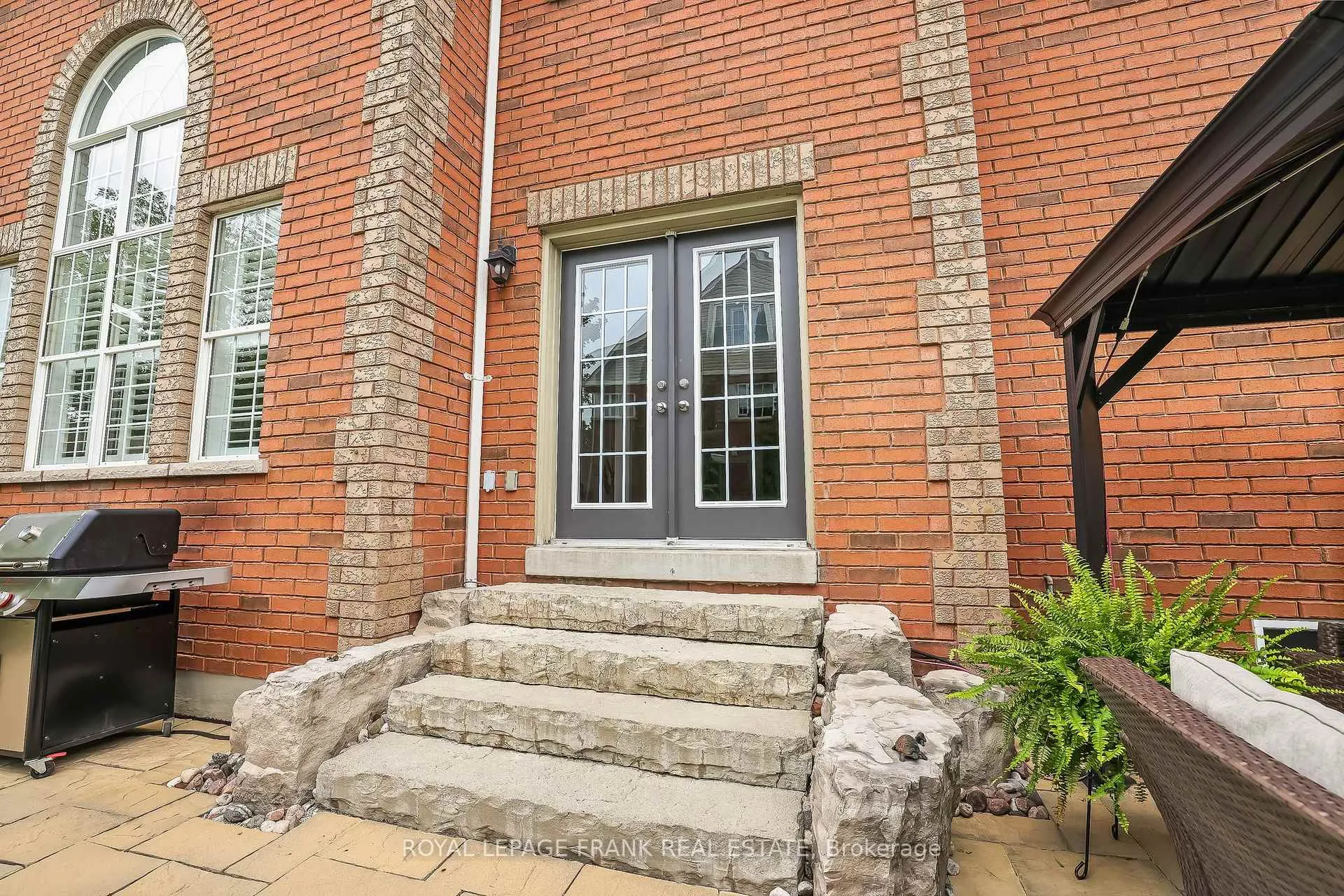 Photo 34 of 2 Braddock Court, Whitby, Brooklin — HOMEH