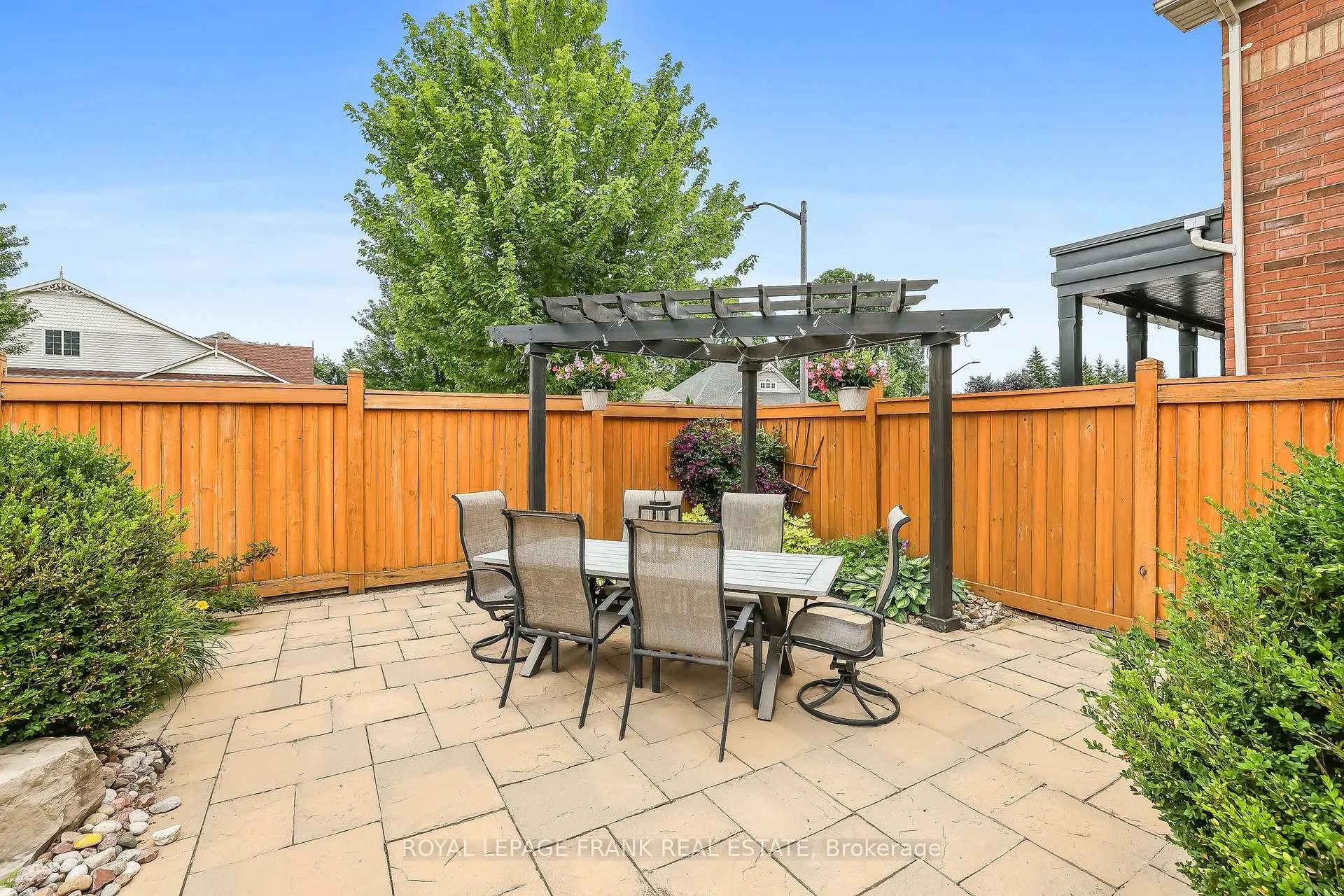 Photo 38 of 2 Braddock Court, Whitby, Brooklin — HOMEH