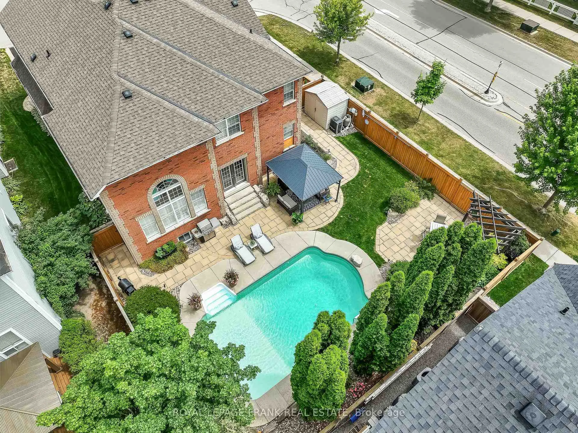 Photo 39 of 2 Braddock Court, Whitby, Brooklin — HOMEH